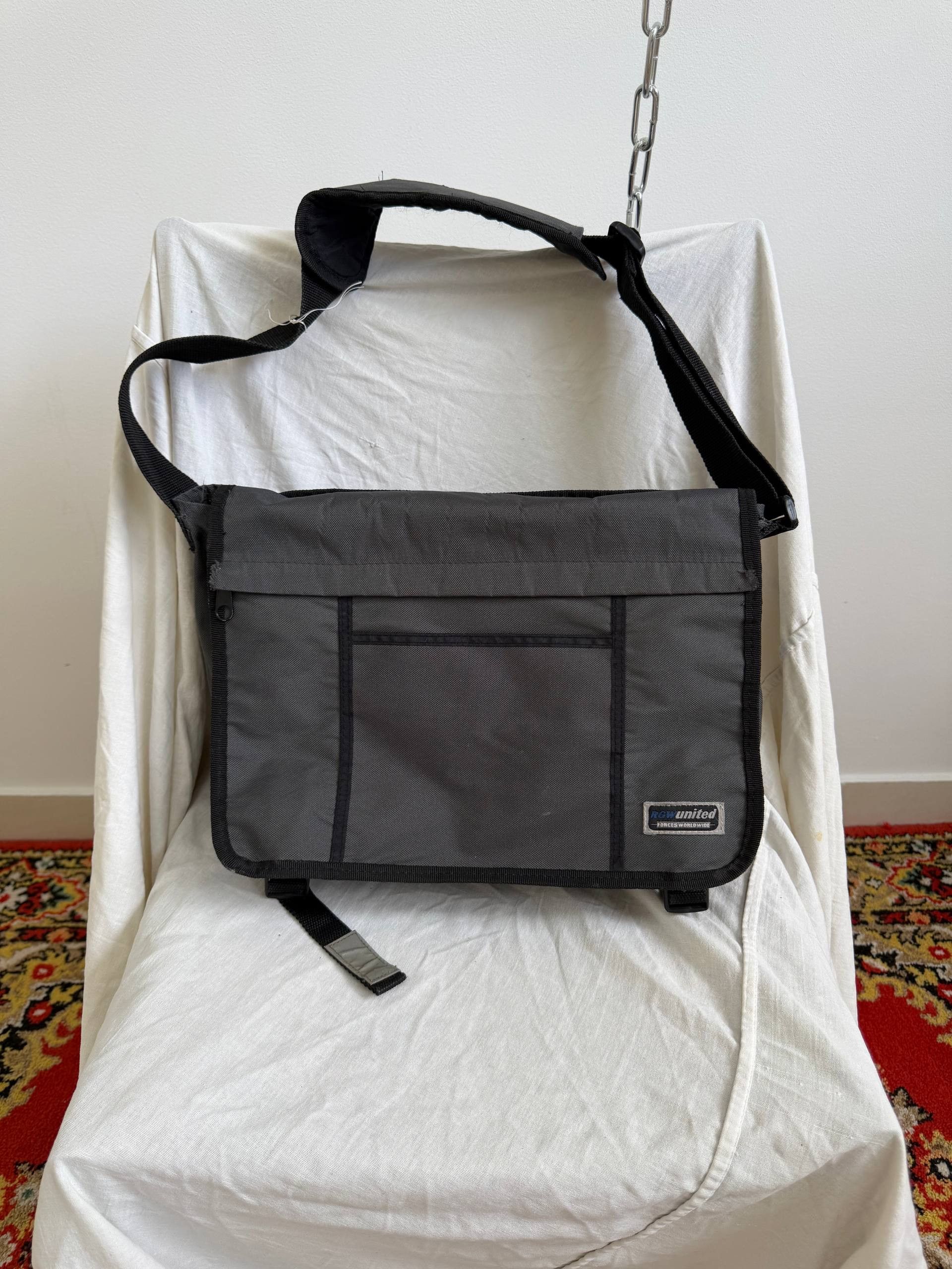 Vintage Avant-Garde If Six Was Nine Style Crossbody Messenger Bag Size ONE SIZE - 1 Thumbnail