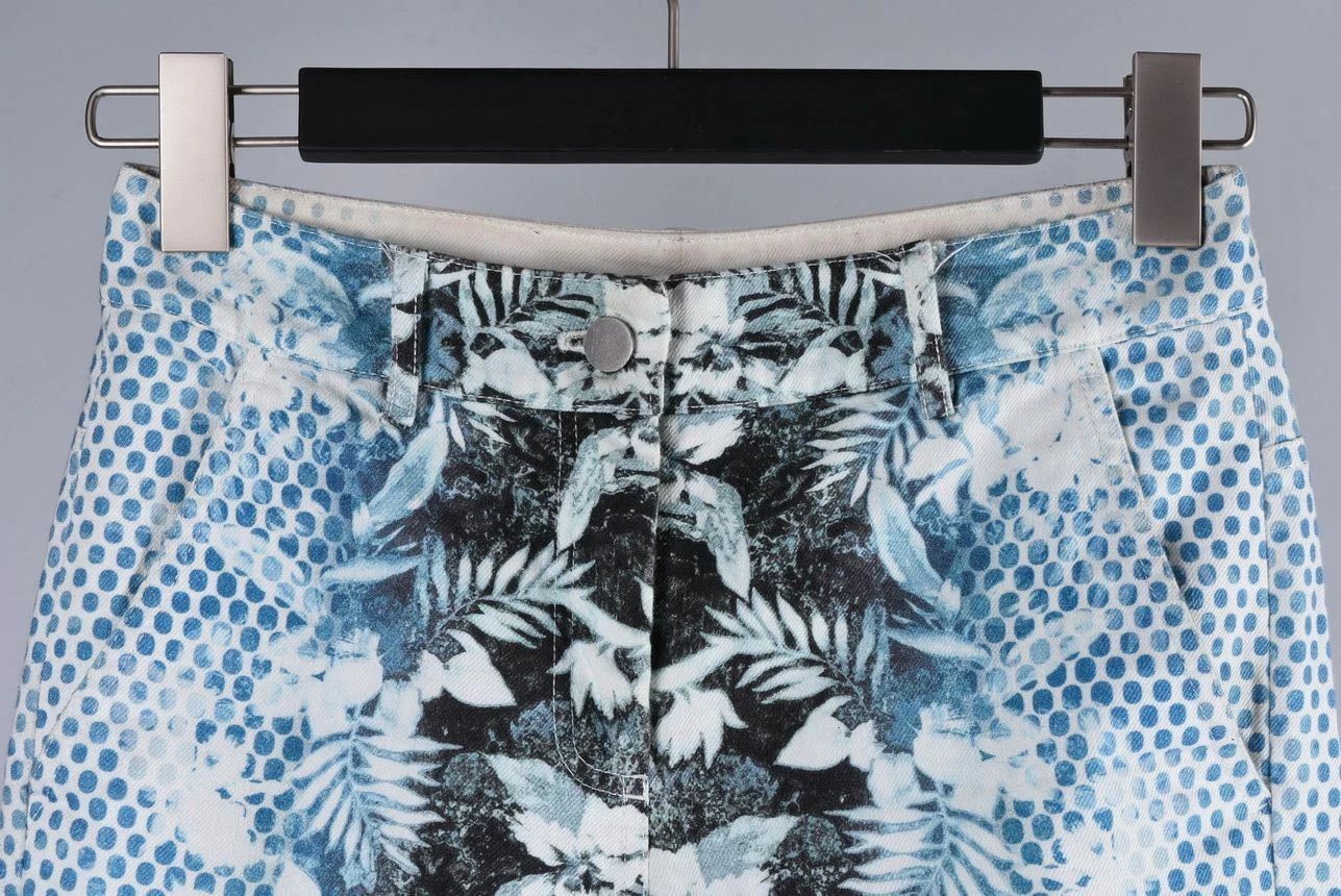 Alexander Wang Women's Alexander Wang Floral Print Denim Jeans Size W28 L31 Size 28" / US 6 / IT 42 - 2 Thumbnail