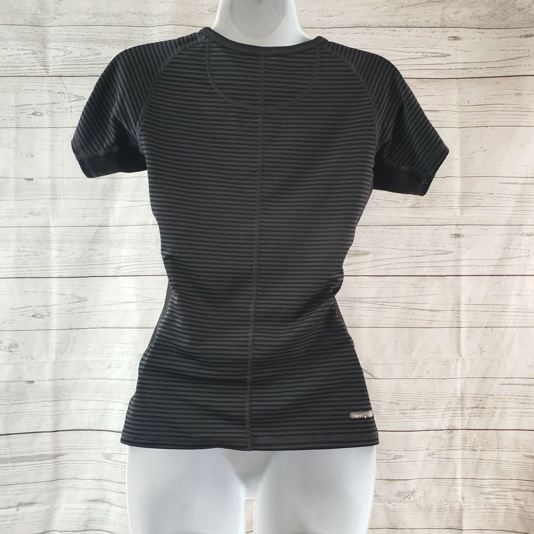 The North Face The North Face Womens Top XS Black Gray Stripes Short Sleeve Shirt Front Pullover Activewear T-Shirt Womens XS Black Striped Short Sleeve Top Size XS / US 0-2 / IT 36-38 - 4 Thumbnail
