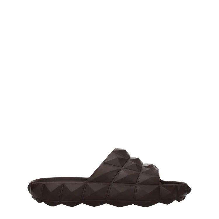 ob1o1e0524 Slippers And Clogs in Brown