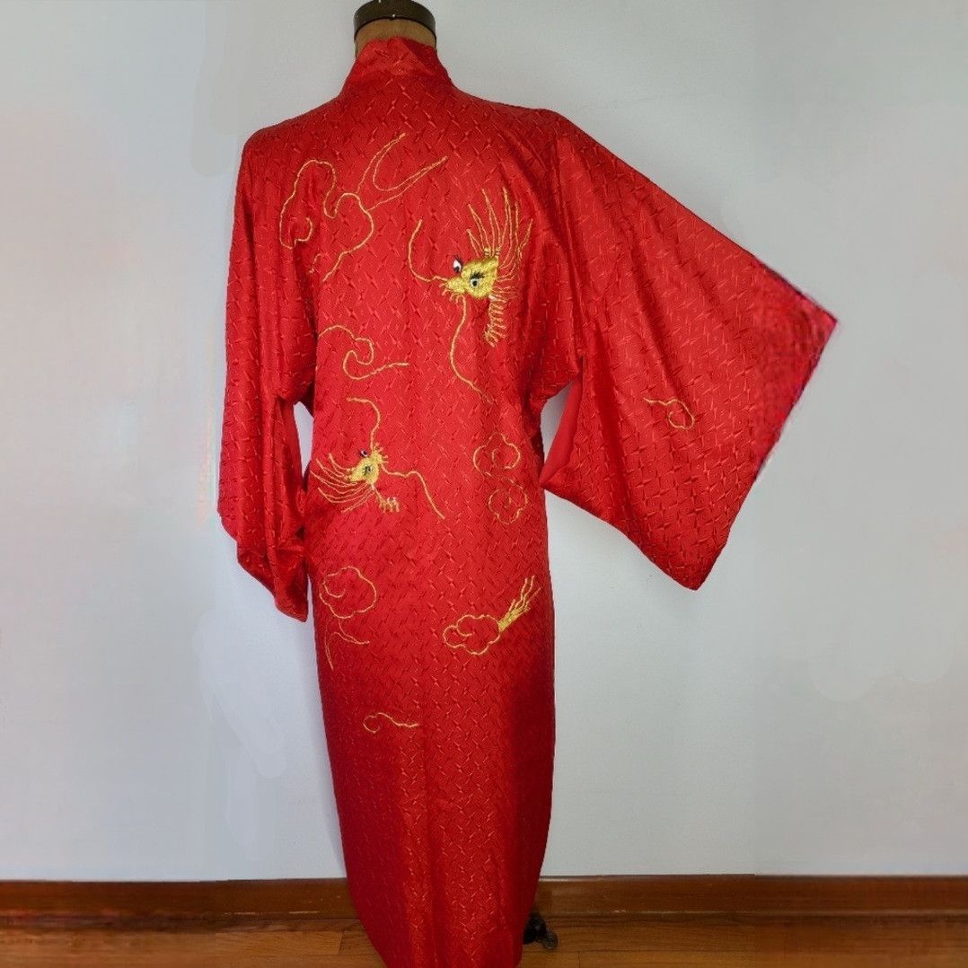 Kimono Size M House Robe Textured Red Gold Dragon Embroidery