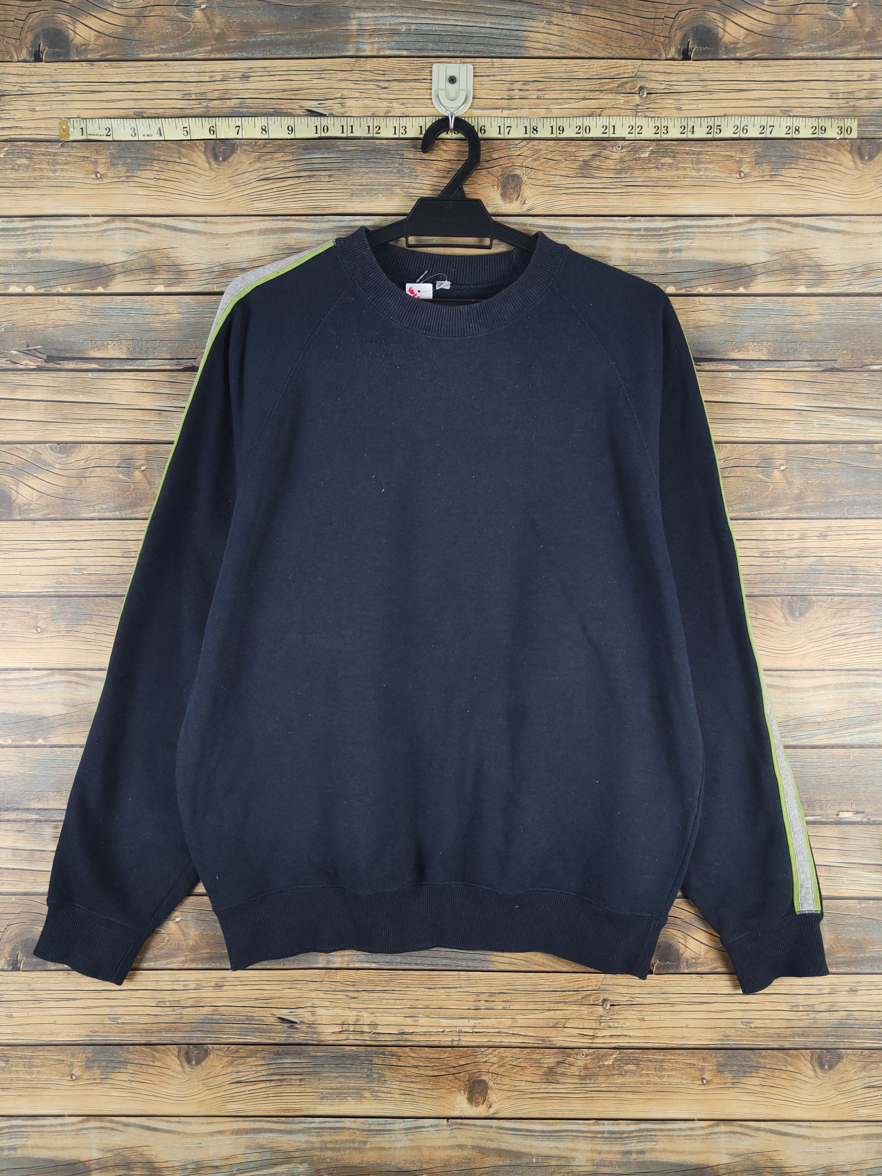 Japanese Brand × Vintage Uniqlo vintage Navy Sweatshirts #W1458 Size US L / EU 52-54 / 3 - 1 Thumbnail