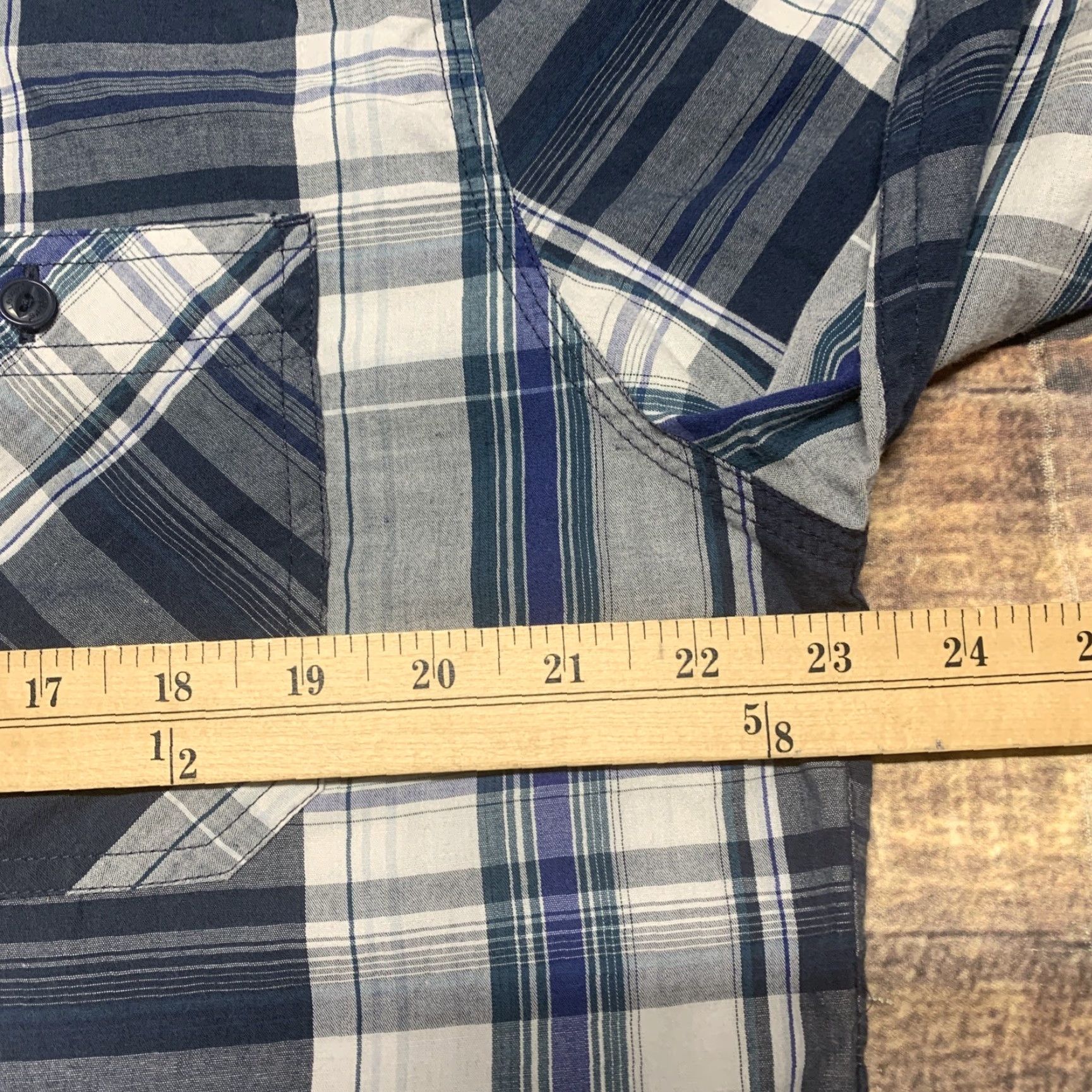 Levi's Levi’s Shirt Mens Button-Down 2 Front Pockets XL Blue Multi-Color Plaid Shirt Mens XL Blue Plaid Size US XL / EU 56 / 4 - 5 Thumbnail