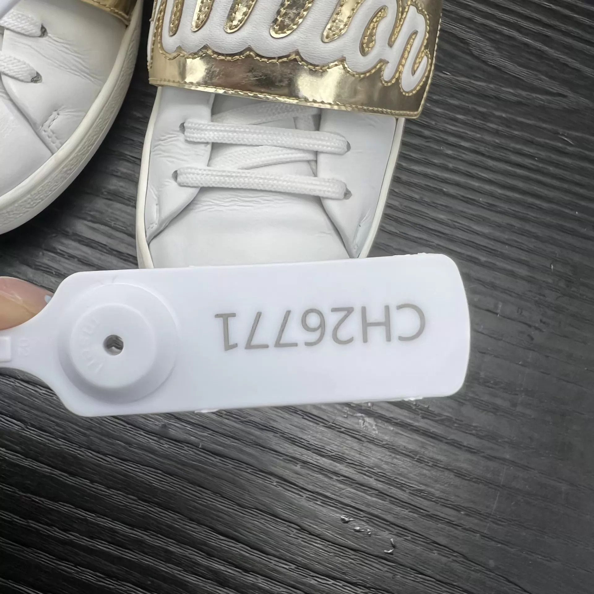 Gucci Gucci Women's Platinum Strap White Sneakers 35 Size US 4.5 / IT 34.5 - 9 Thumbnail