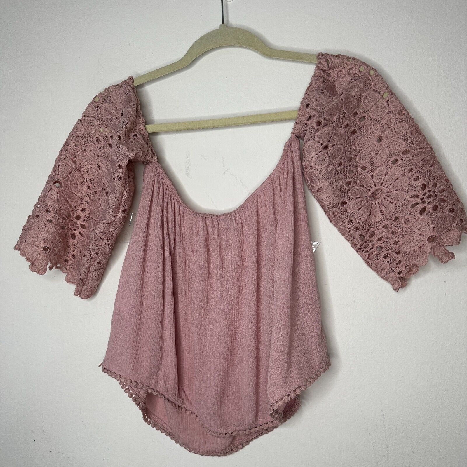Other Charlotte Russe Dusty Pink Off Shoulder Eyelet Crop Blouse S Size S / US 4 / IT 40 - 9 Thumbnail