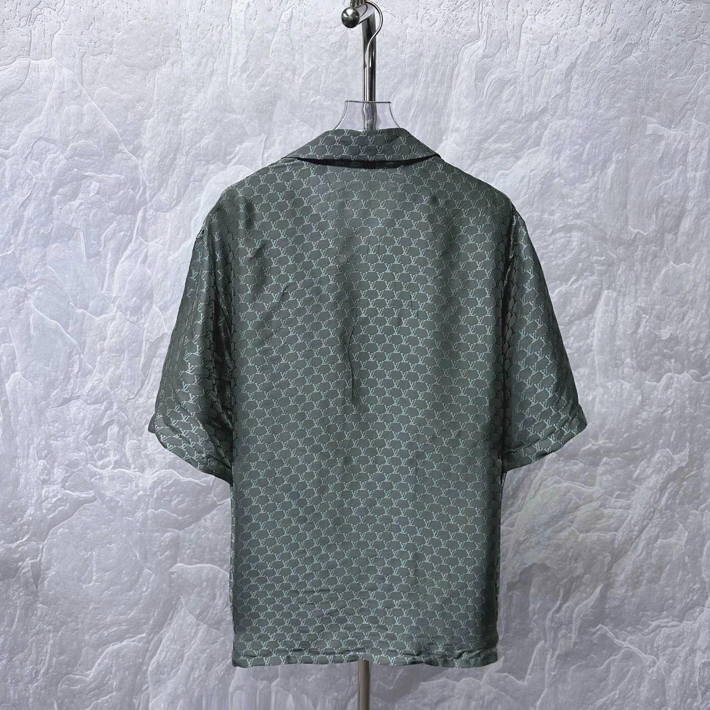 Louis Vuitton louis vuitton fw24 short sleeve logo shirt Size US L / EU 52-54 / 3 - 2 Thumbnail