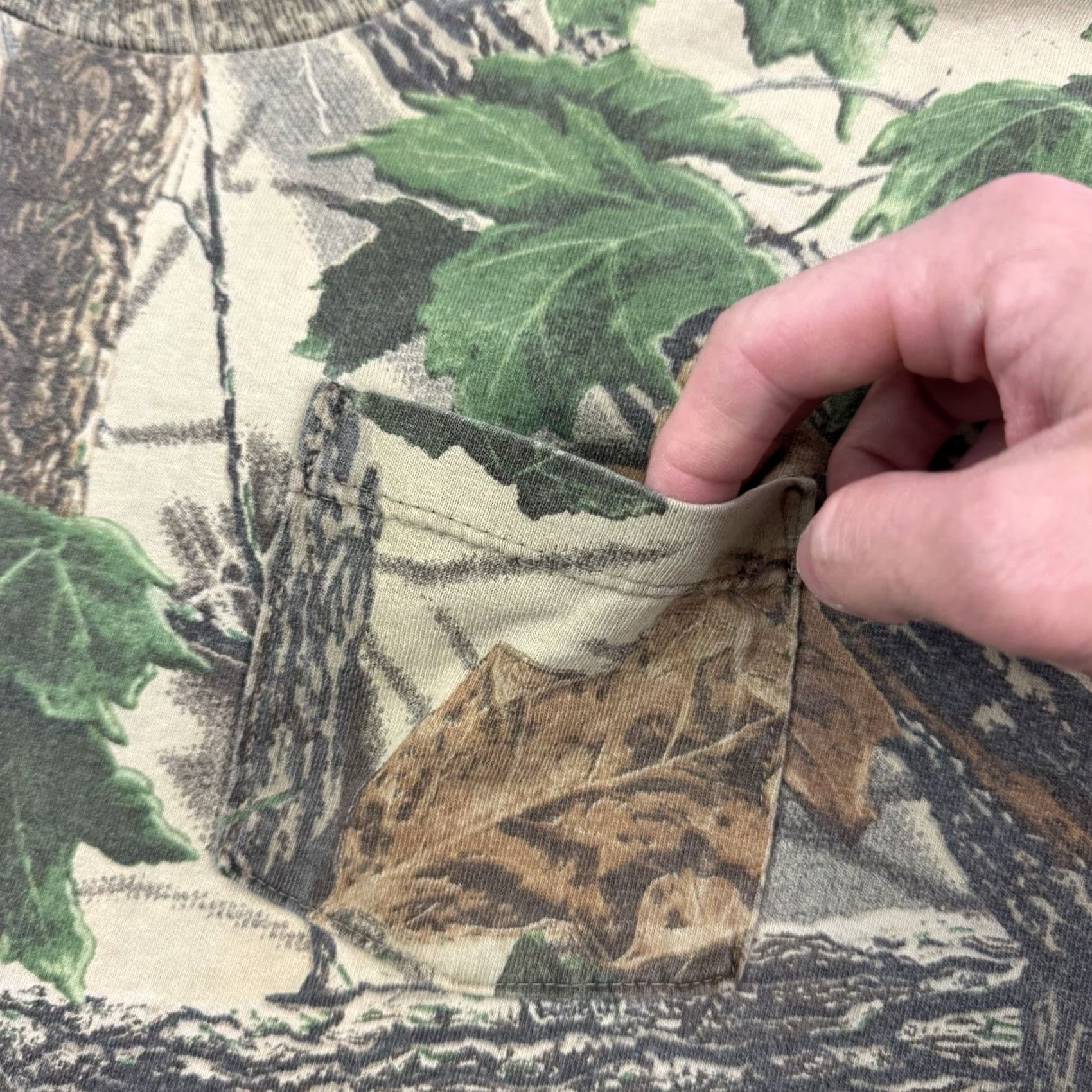 Jerzees VINTAGE Jerzees Realtree Camo Pocket T Shirt Adult 2XL Outdoor Nature Hunt USA Shirt Mens 2XL Camouflage Pocket Tee Size US XXL / EU 58 / 5 - 4 Thumbnail