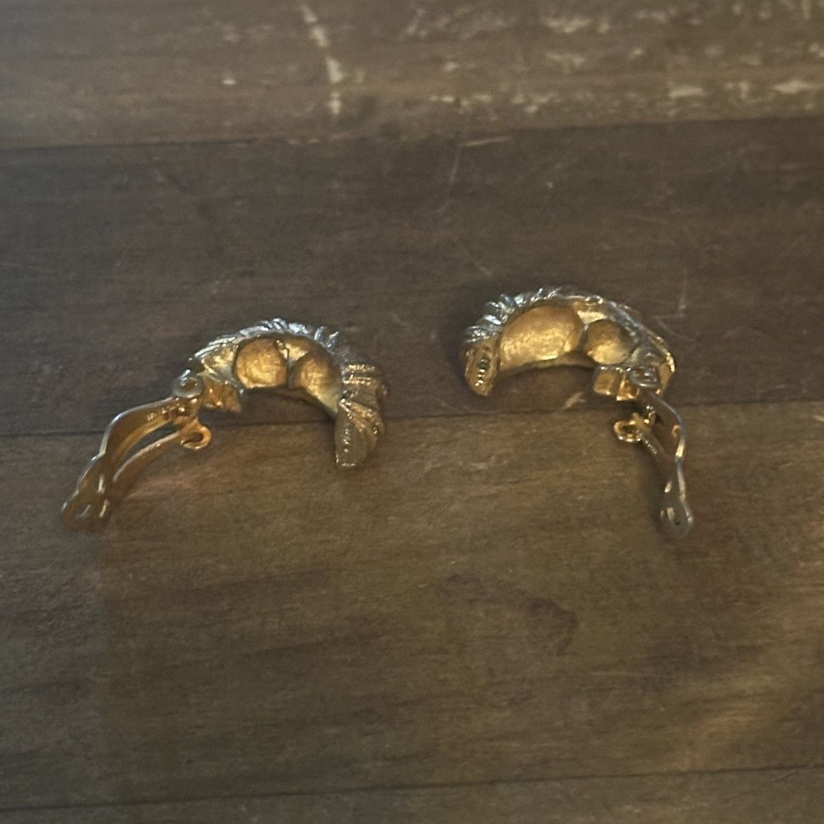 Vintage Vintage Joseph Mazur gold scalloped clip on hoop earrings Size ONE SIZE - 6 Thumbnail