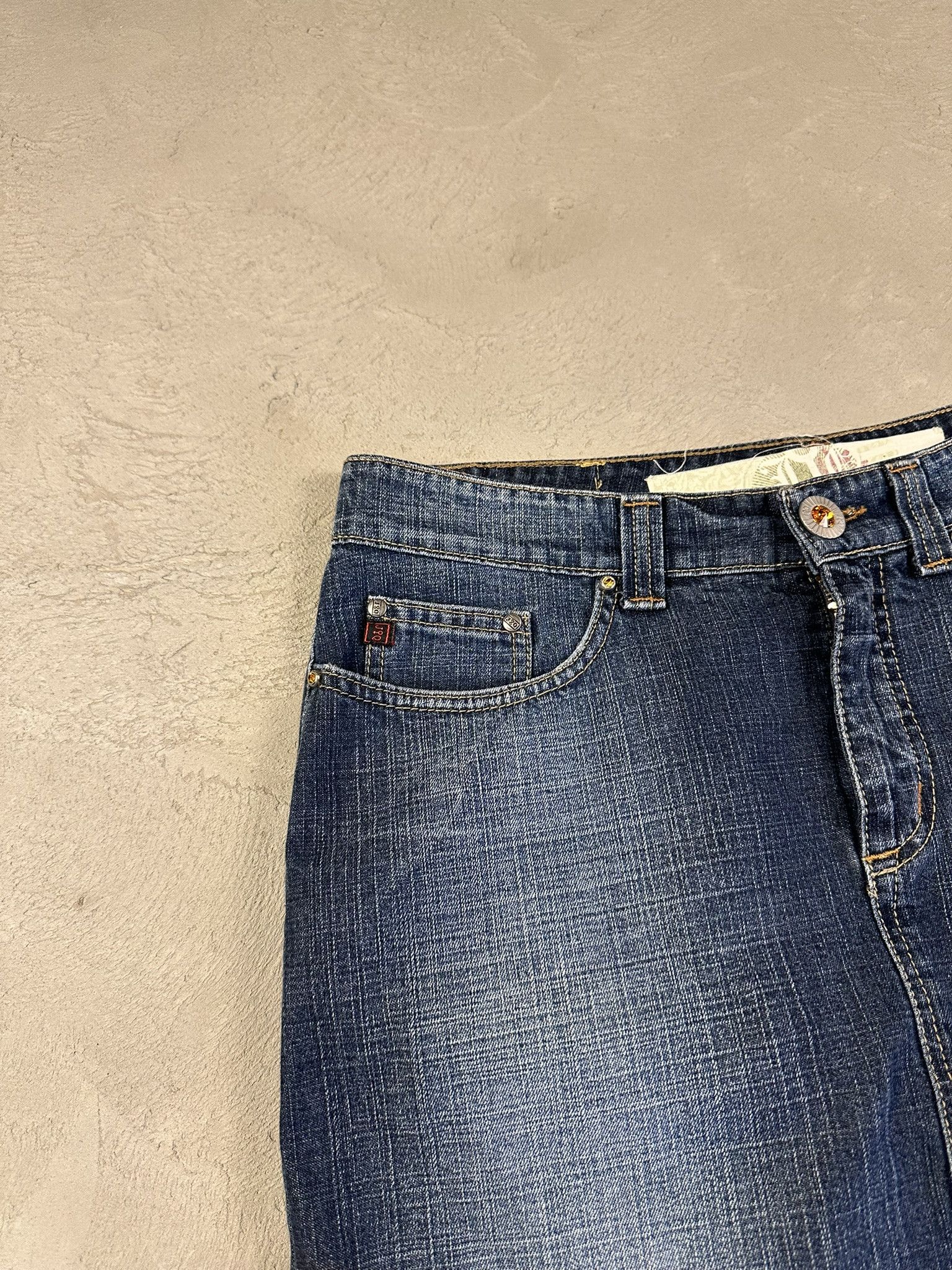 Vintage Vintage Y2k Italian Faded Denim Midi Skirt 2000s Size 34" / US 12 / IT 48 - 2 Thumbnail