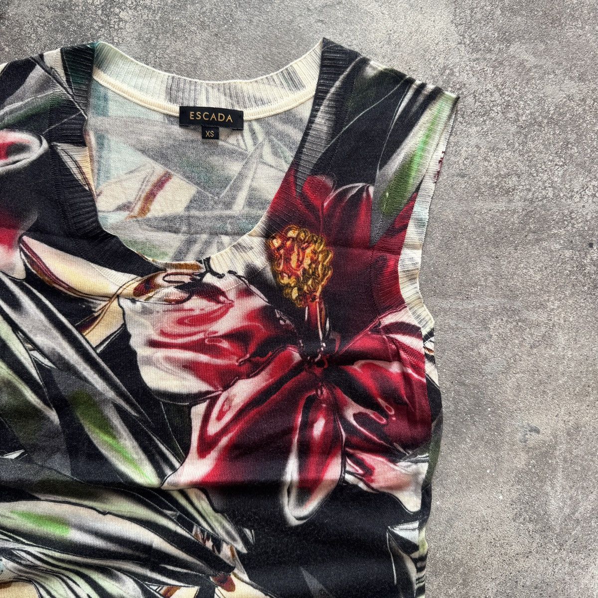 Escada Escada Floral Print Wool Blouse / Sleeveless Top Size S / US 4 / IT 40 - 4 Thumbnail
