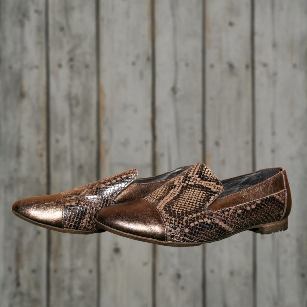 Vintage VINTAGE Sesto Meucci Bronze Leather Snakeskin Print Slip-On Flats Sz. 7.5 M Women Leather Slip-On Flats Bronze Snakeskin 90s Size US 8 / IT 38 - 1 Thumbnail