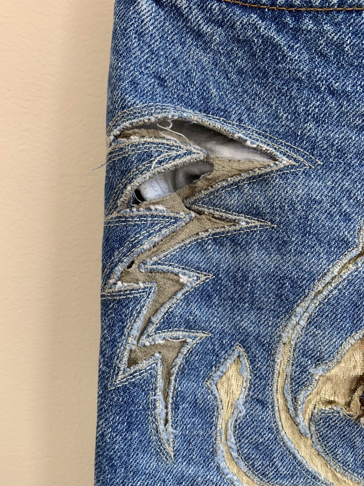 Roberto Cavalli Vintage Roberto Cavalli Blue Embroidered Flowers Denim Jeans Size US 32 / EU 48 - 6 Thumbnail