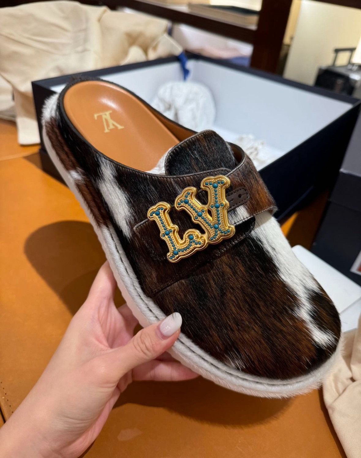 Louis Vuitton Louis Vuitton Easy Black Leather Slip-On Mules -2508 Size US 8.5 / EU 41-42 - 1 Thumbnail