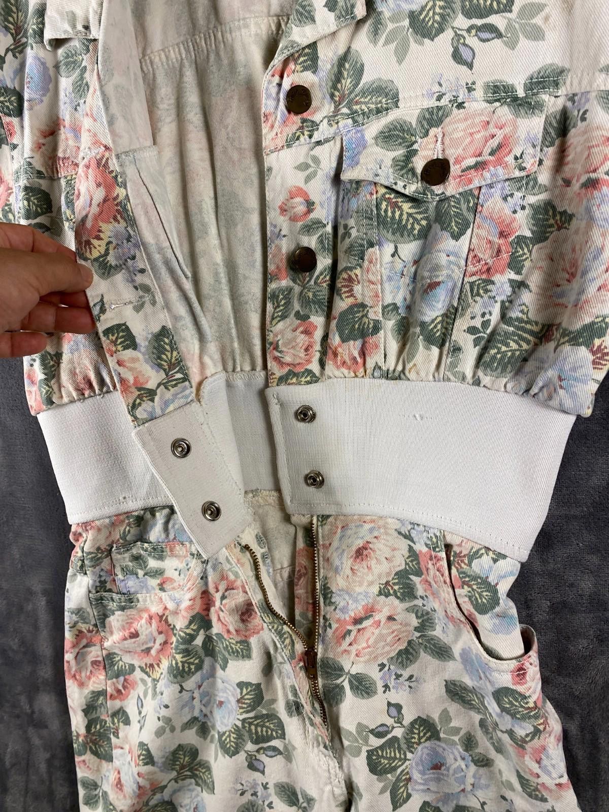 Designer Womens Paris Blues Rose Print Denim Romper Shorts Sz.7 (B01 Size 30" / US 8 / IT 44 - 8 Thumbnail