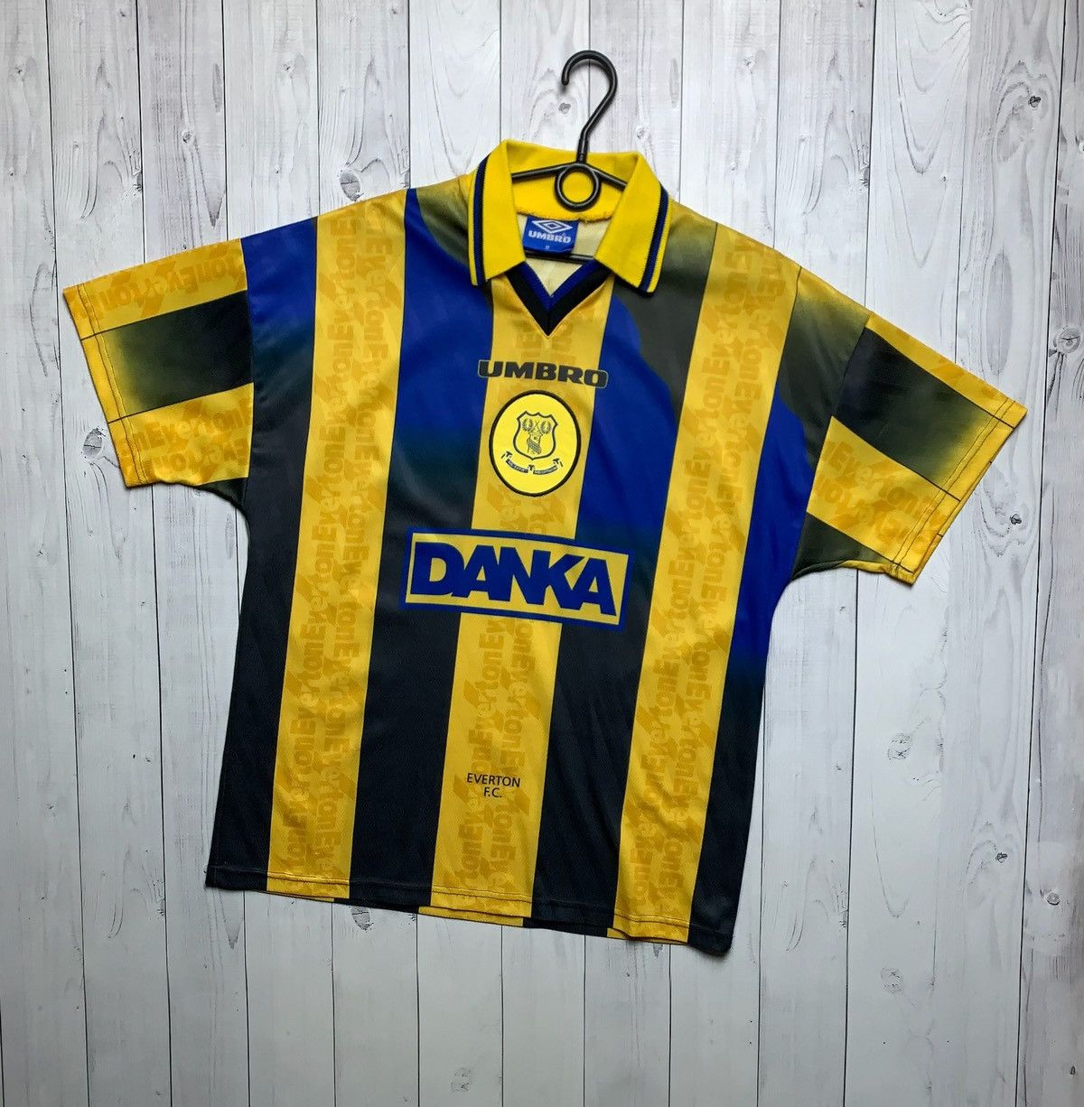 Umbro × Vintage Vintage Everton soccer jersey size M rare yellow away Size US M / EU 48-50 / 2 - 1 Thumbnail