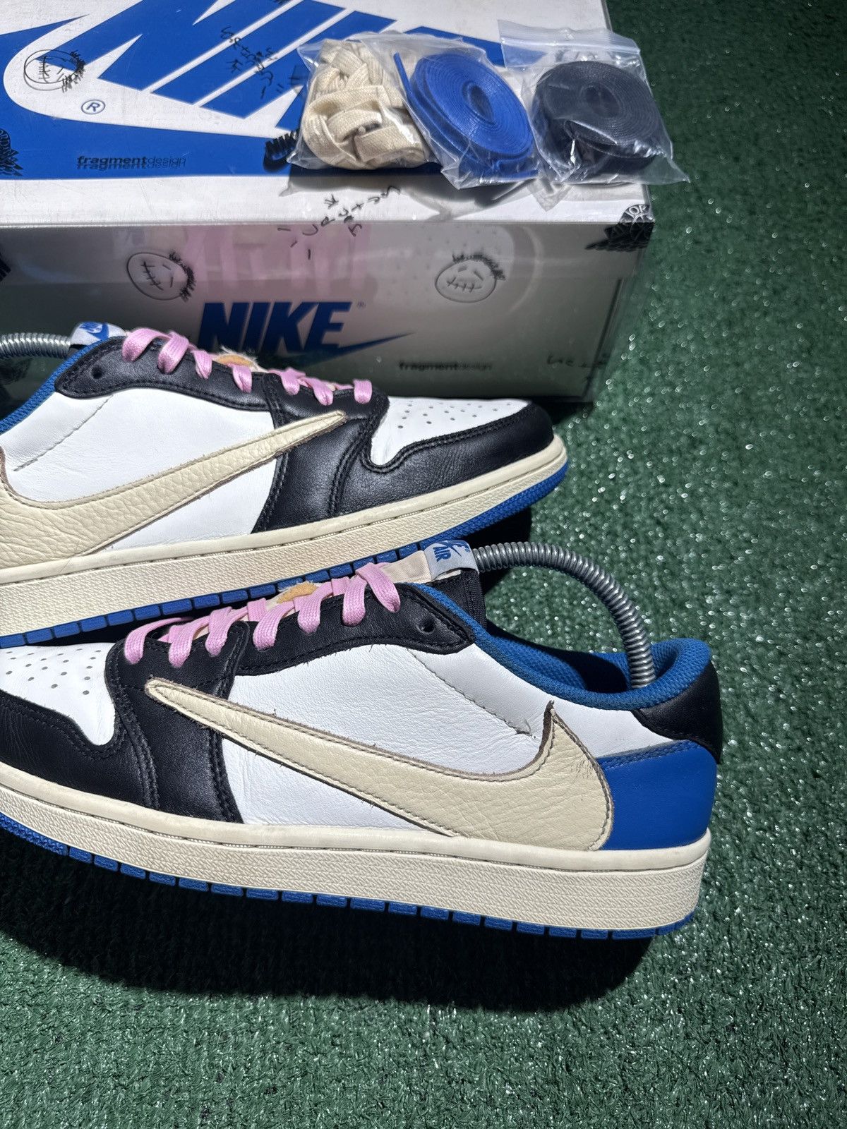 Fragment Design × Jordan Brand × Travis Scott Jordan 1 low og sp Travis Scott Fragment Size US 8.5 / EU 41-42 - 3 Thumbnail