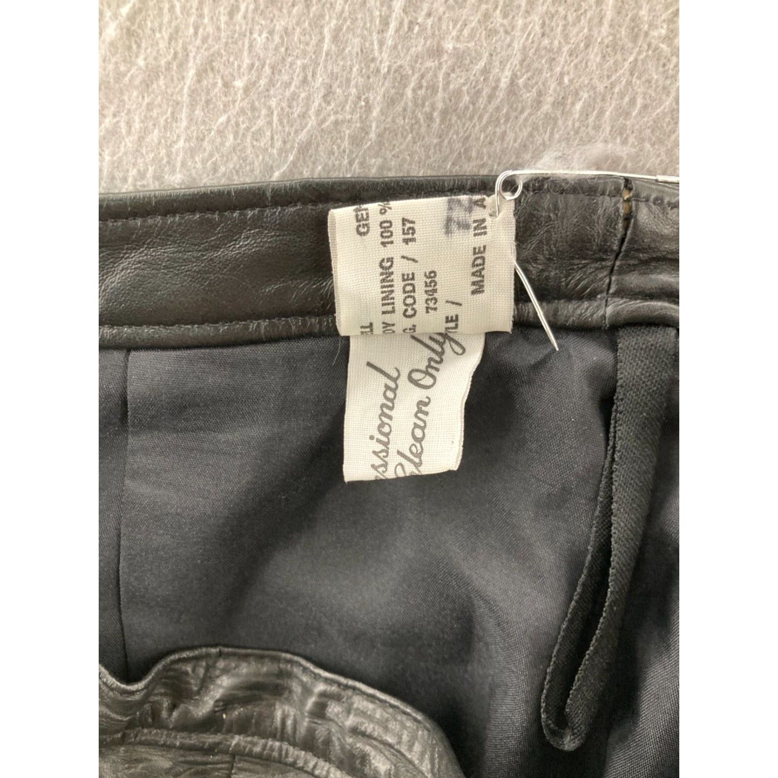 Vintage Vintage Genuine Leather Skirt Womens 5/6 Midi Black Knee Length A-Line 90s Theme Mens Womens Size 27" / US 4 / IT 40 - 7 Thumbnail