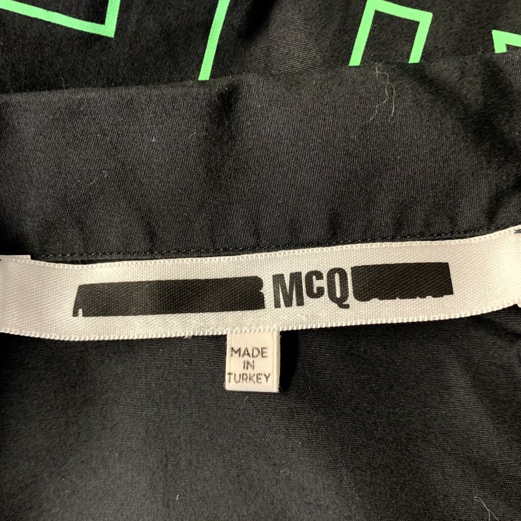 McQ Alexander McQueen MCQ by ALEXANDER MCQUEEN Size M Black Green Graphic Camp Shirt Size US M / EU 48-50 / 2 - 5 Thumbnail