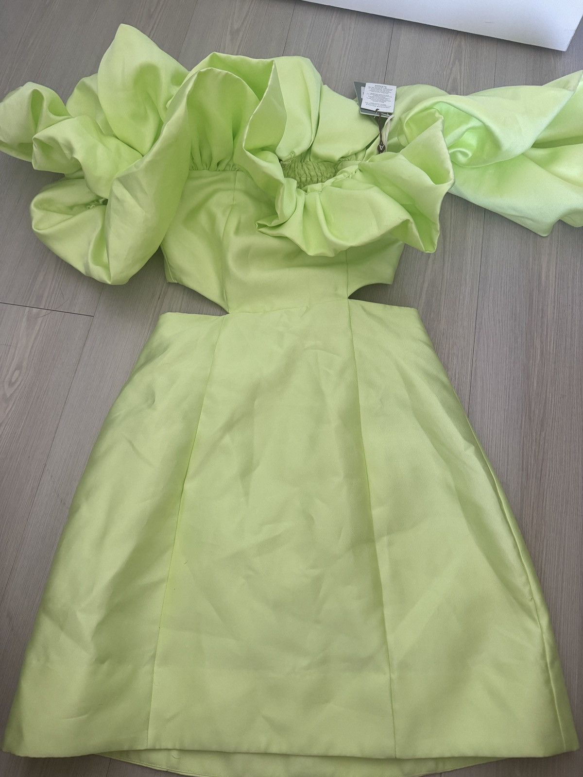 ALEMAIS Alemais Suzi Off Shoulder Mini Dress Size 2 in Chartreuse Size XS / US 0-2 / IT 36-38 - 6 Thumbnail