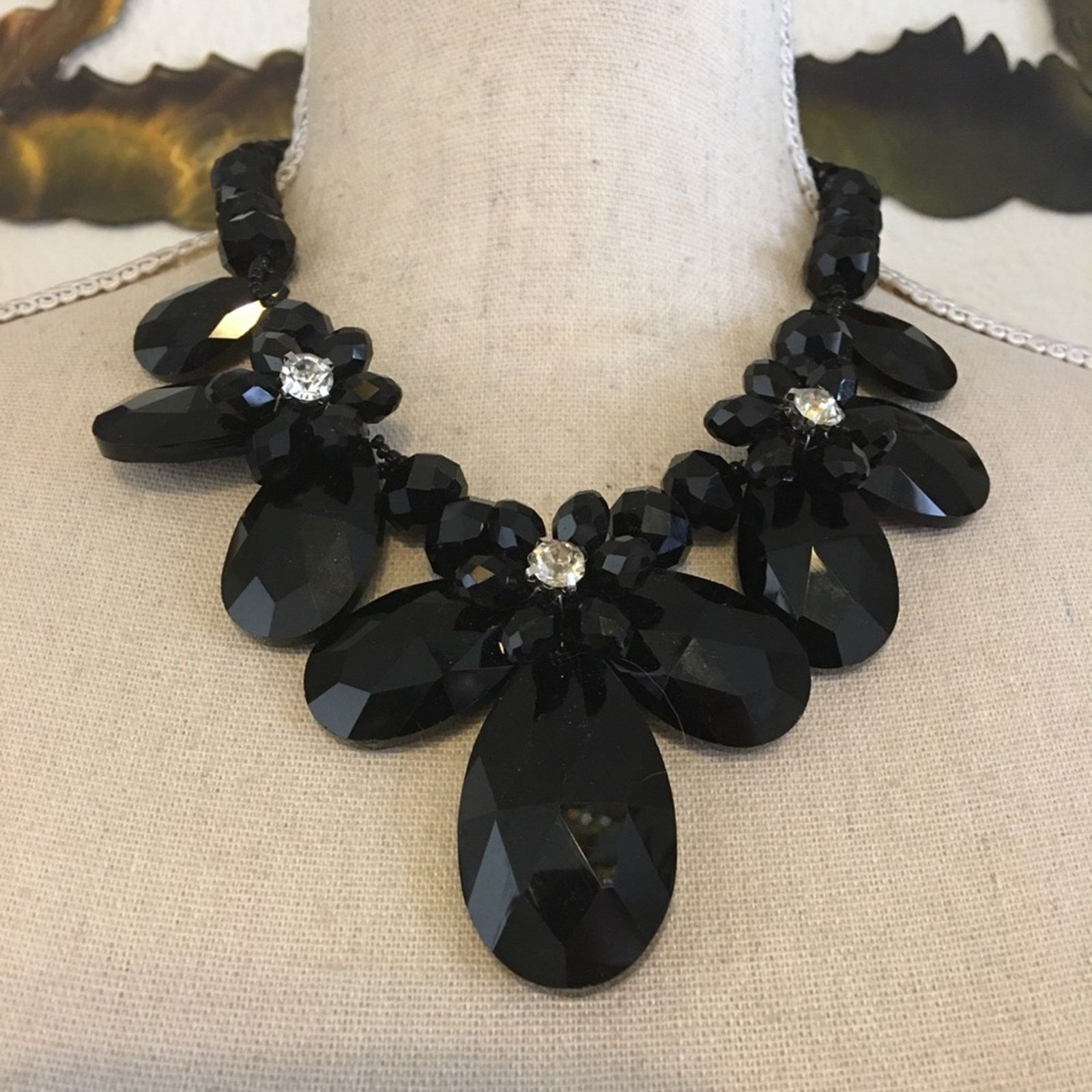 Jewelry Black faceted teardrop glass floral style necklace Size ONE SIZE - 1 Thumbnail