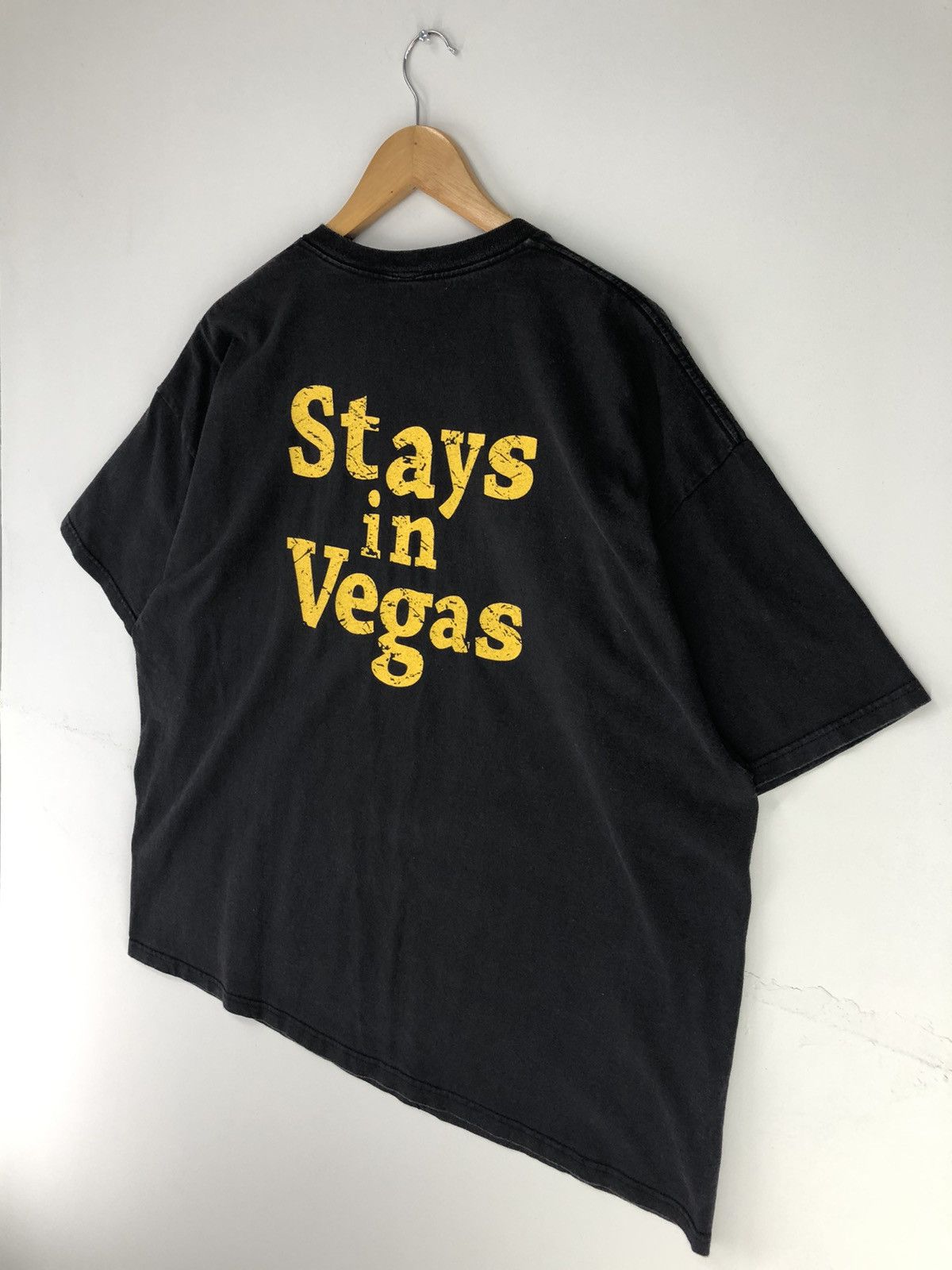 Vintage Vintage Y2K What Happens In Vegas Stays In Vegas Tshirt Size US XL / EU 56 / 4 - 13 Thumbnail