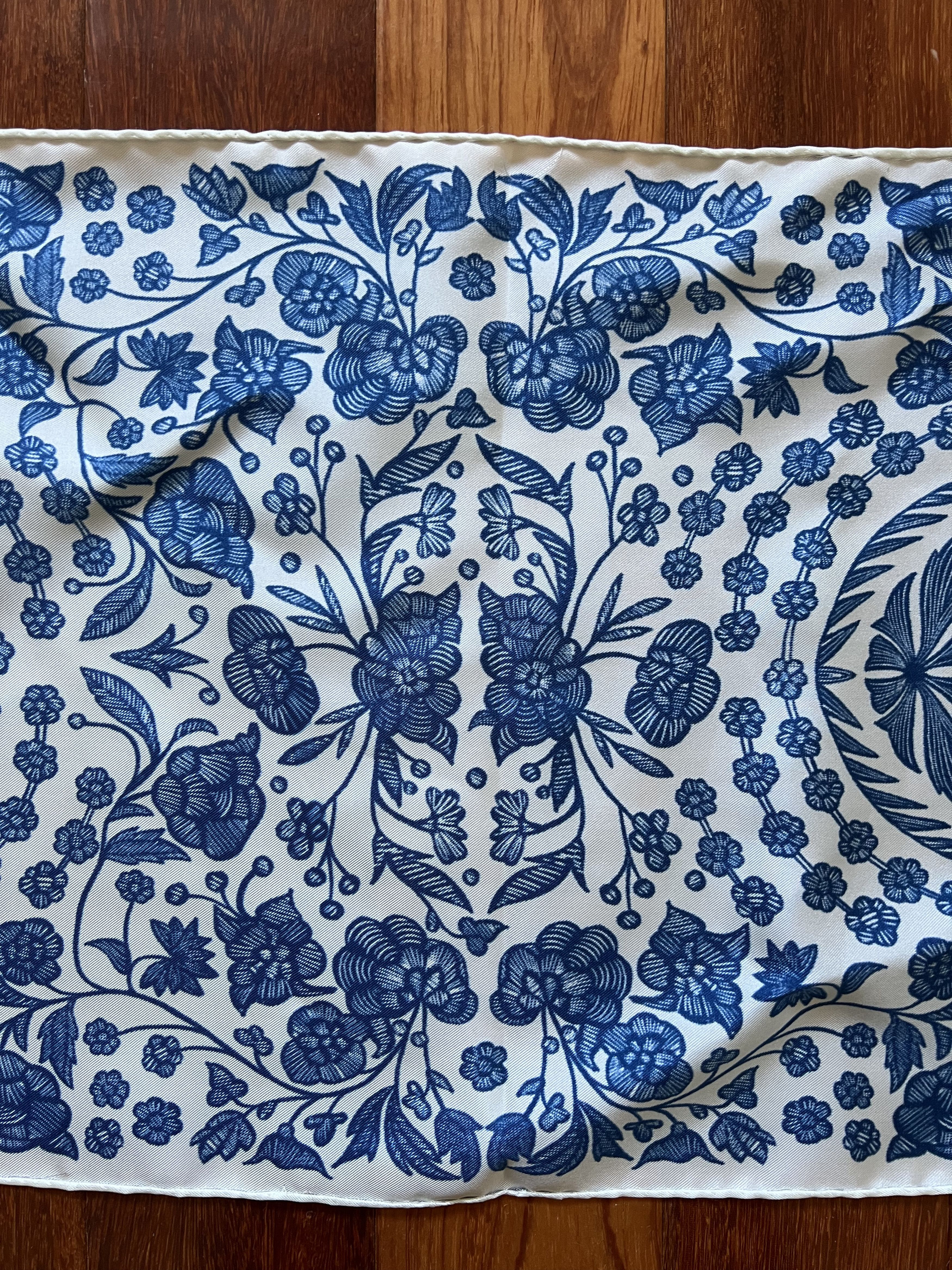 A Kind Of Guise 💚 SS24 A Kind Of Guise Twilly Blue Flowers NEW Size ONE SIZE - 9 Thumbnail