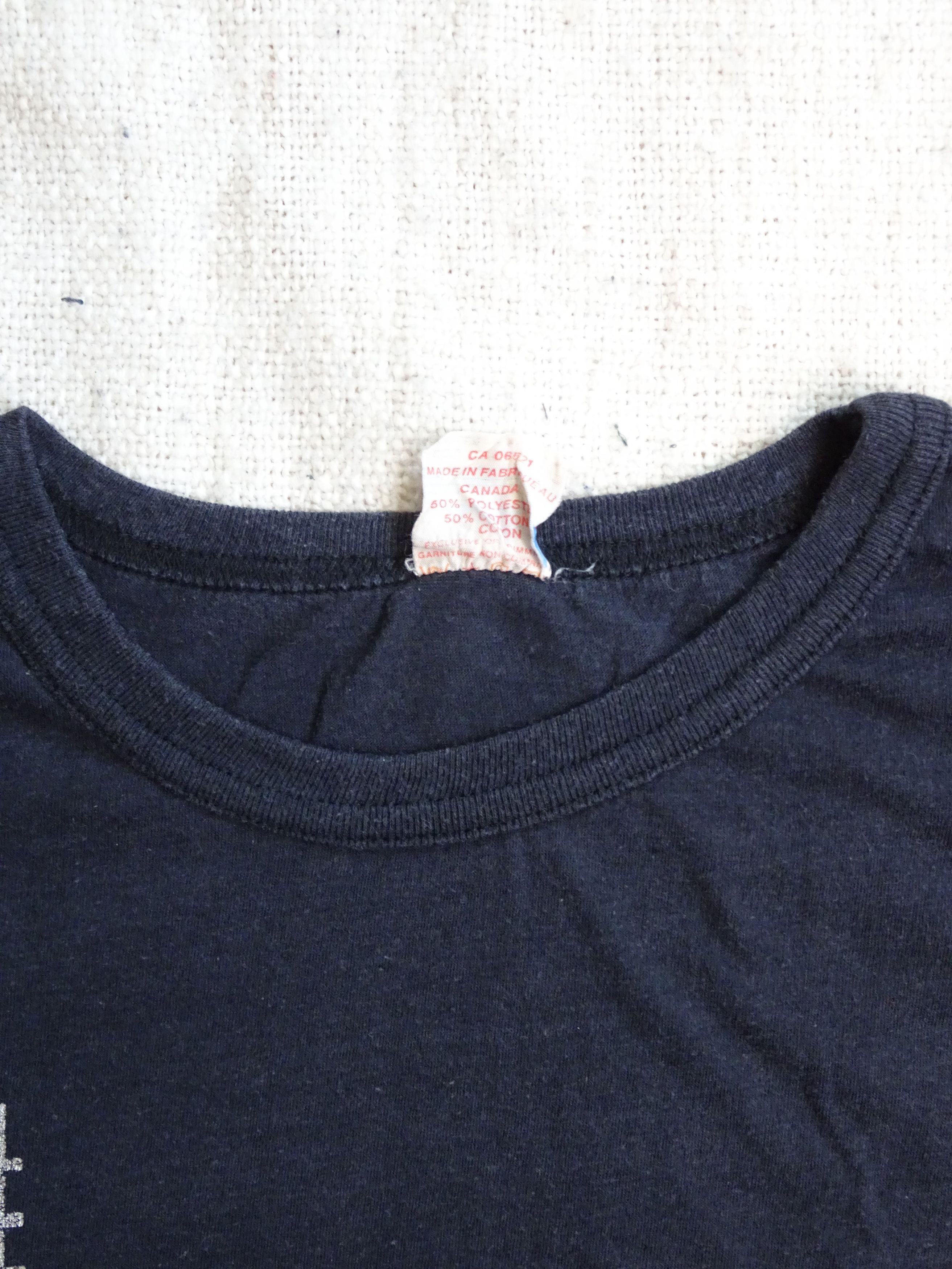 Vintage Vtg 90s Men's Single Stitch Vancouver Black Graphic Tee Size US XL / EU 56 / 4 - 4 Thumbnail