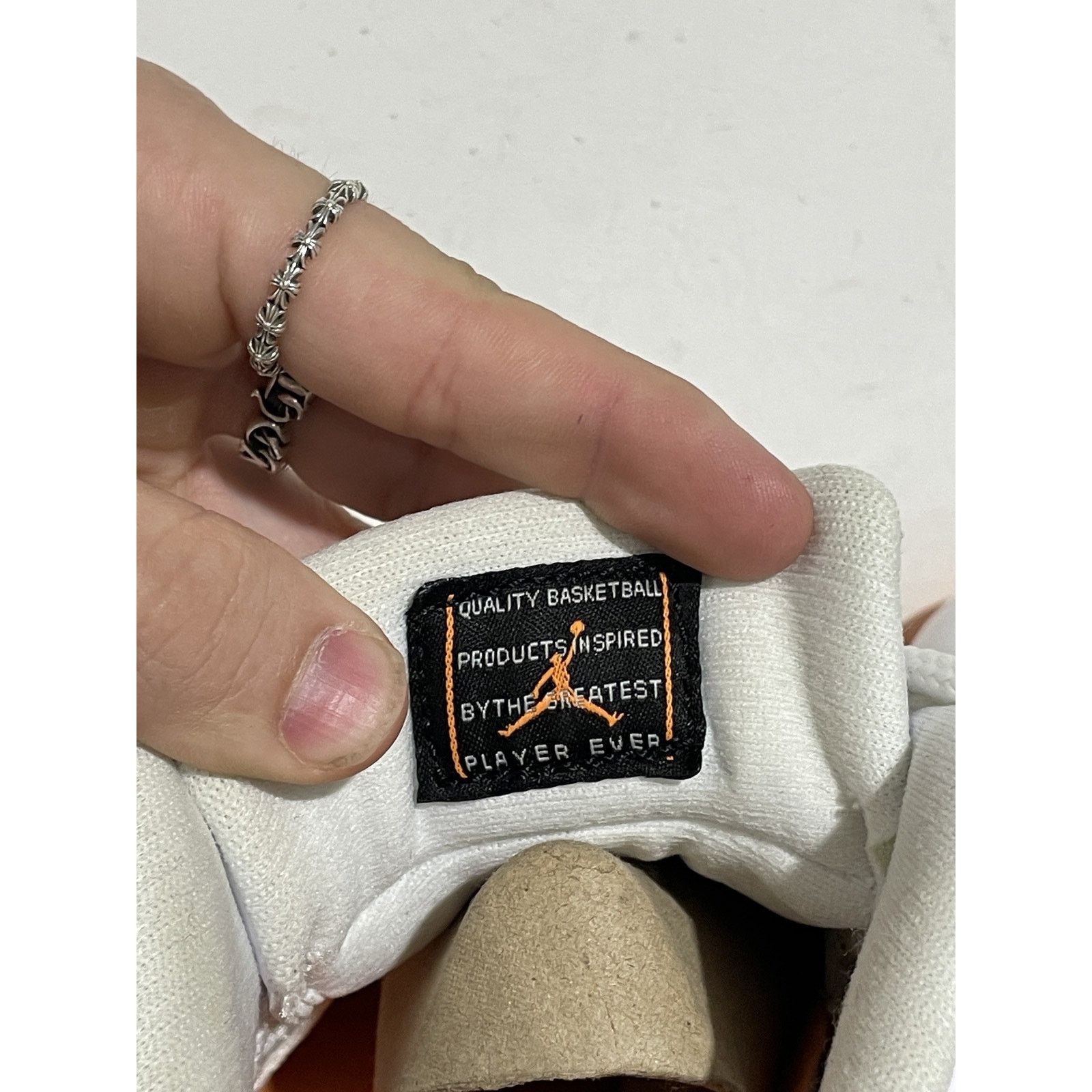 Jordan Brand NIKE JORDAN 11 LOW CITRUS SIZE 6.5W (5Y) PREOWNED Size US 5 / EU 37 - 6 Thumbnail
