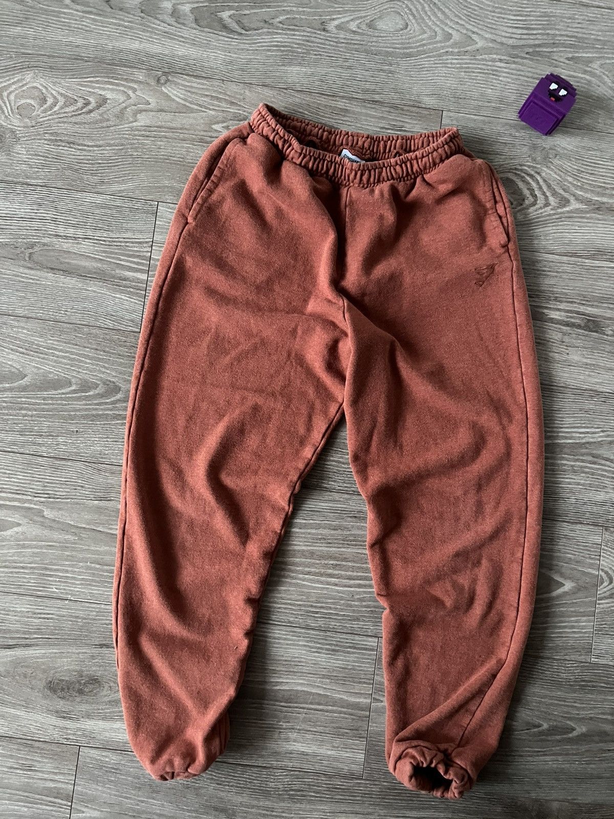 Gymshark Gymshark Red Onyx Embroidered Logo Buggy Sport Jogger Pants Size US 34 / EU 50 - 4 Thumbnail