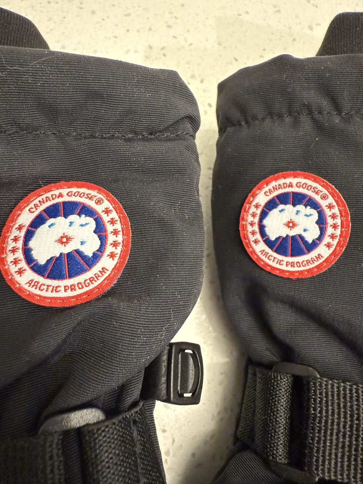 Canada Goose Canada Goose Arctic Down Gloves Size ONE SIZE - 7 Thumbnail