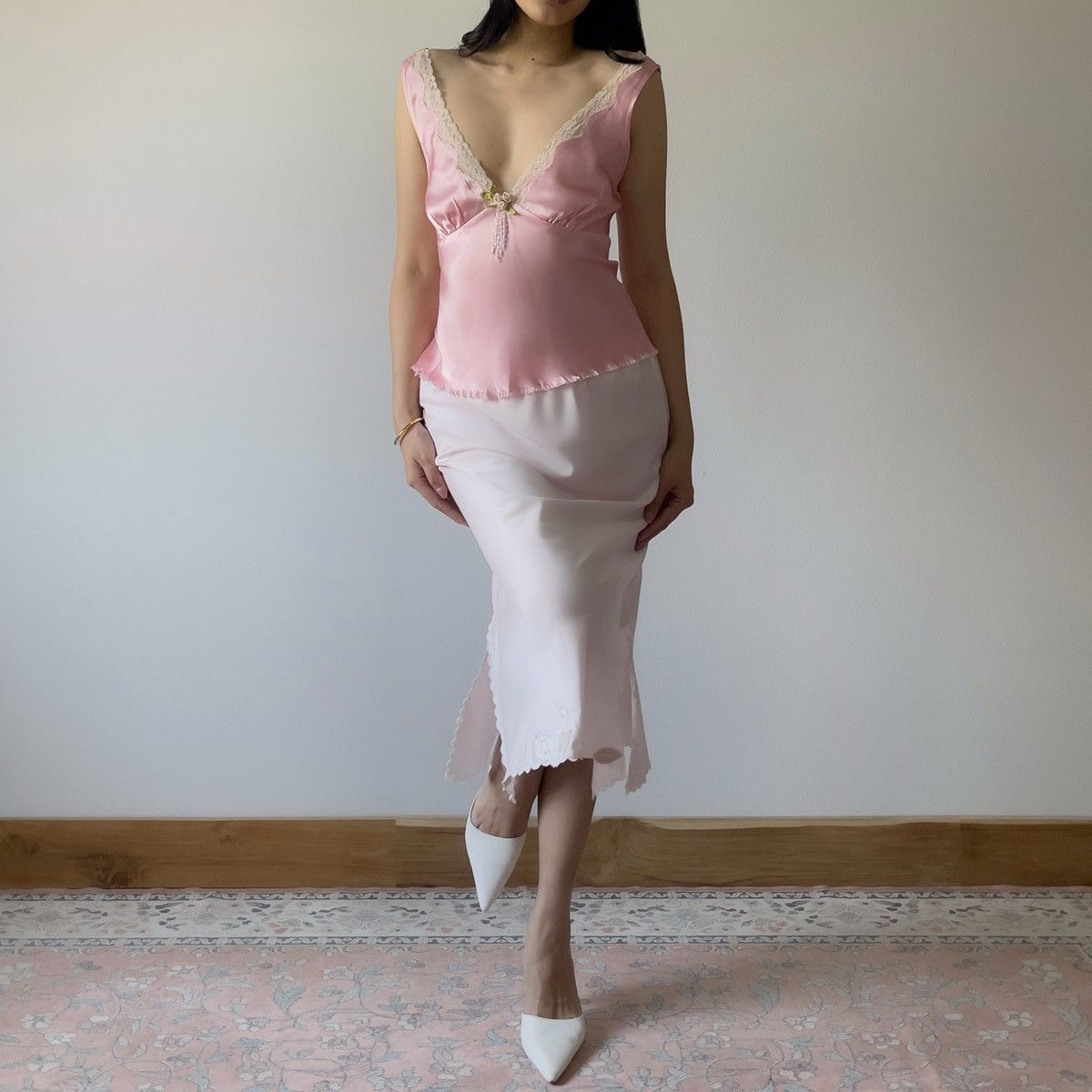 Victoria's Secret Romantic Pink Satin Top (Medium) Size M / US 6-8 / IT 42-44 - 3 Thumbnail