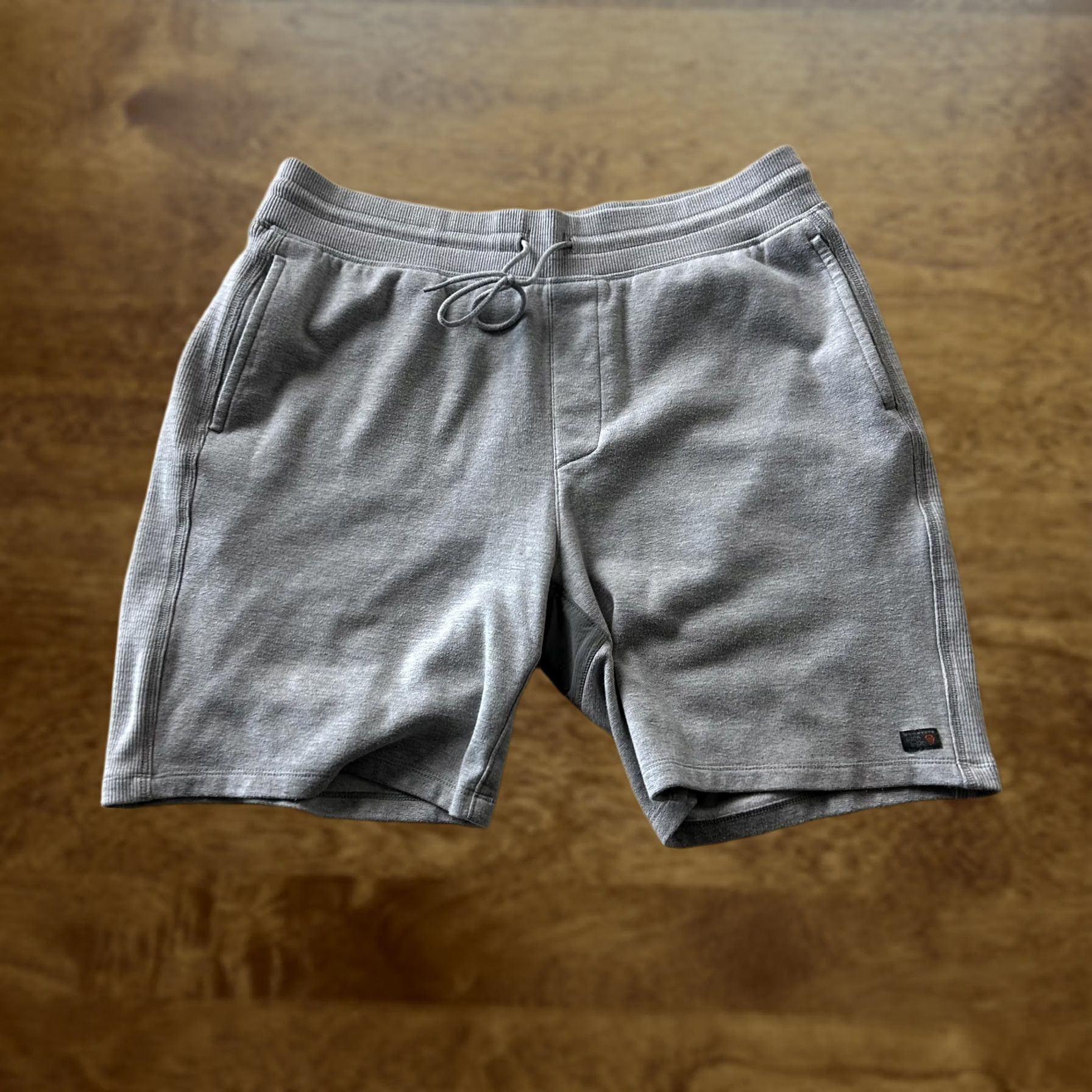 Mountain Hardwear Mountain Hardwear Shorts Mens L Gray French Terry Athletic Lounge 6 Inseam Drawstring Pockets Regular Fit Summer Size US 33 - 1 Thumbnail