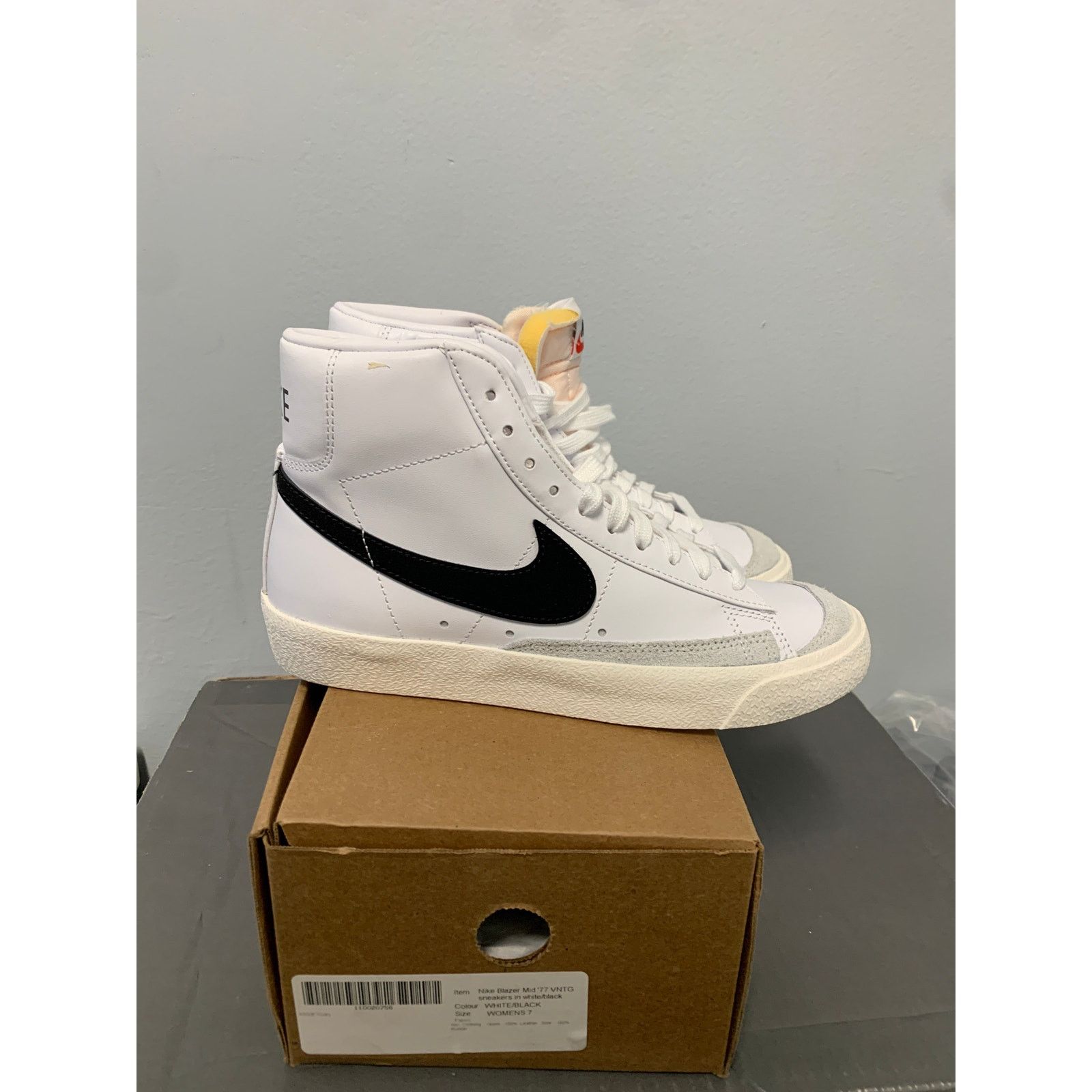 Nike Nike Blazer Mid 77 White Black Women's 7 SHIPS NOW Size US 7 / IT 37 - 1 Thumbnail