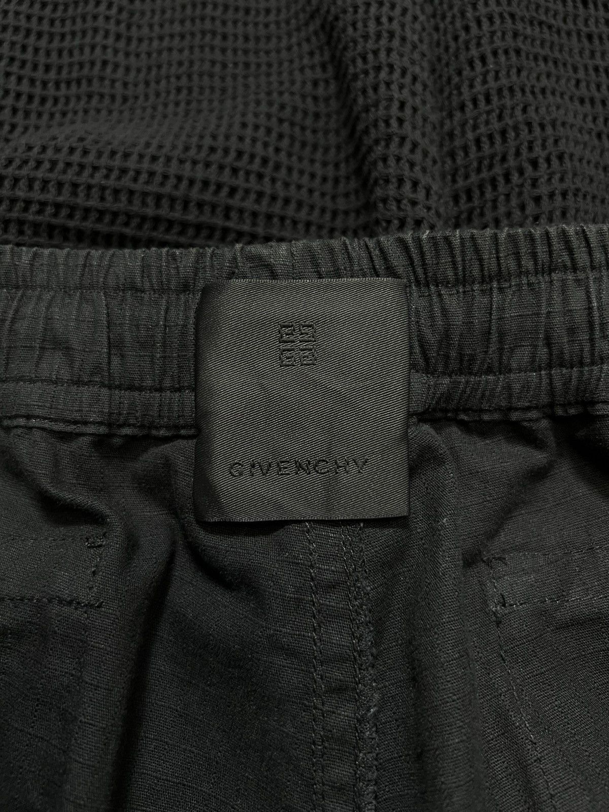 Givenchy Givenchy - Mesh Panel Multi-Pocket Cargo Pants Size US 30 / EU 46 - 13 Thumbnail