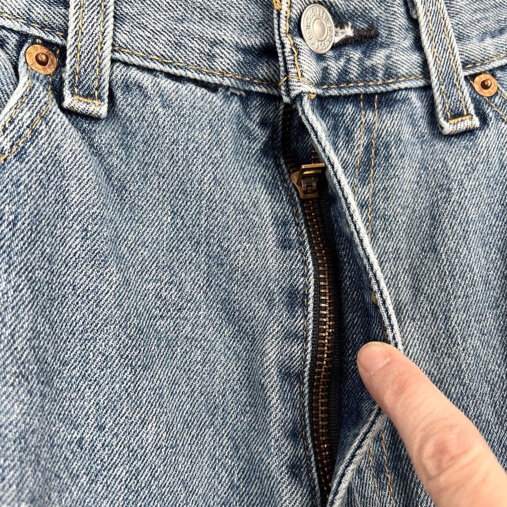 Levi's Levi's 550 Jeans Mens 36x30 Blue Relaxed Tapered Denim Medium Wash Casual Size US 36 / EU 52 - 5 Thumbnail
