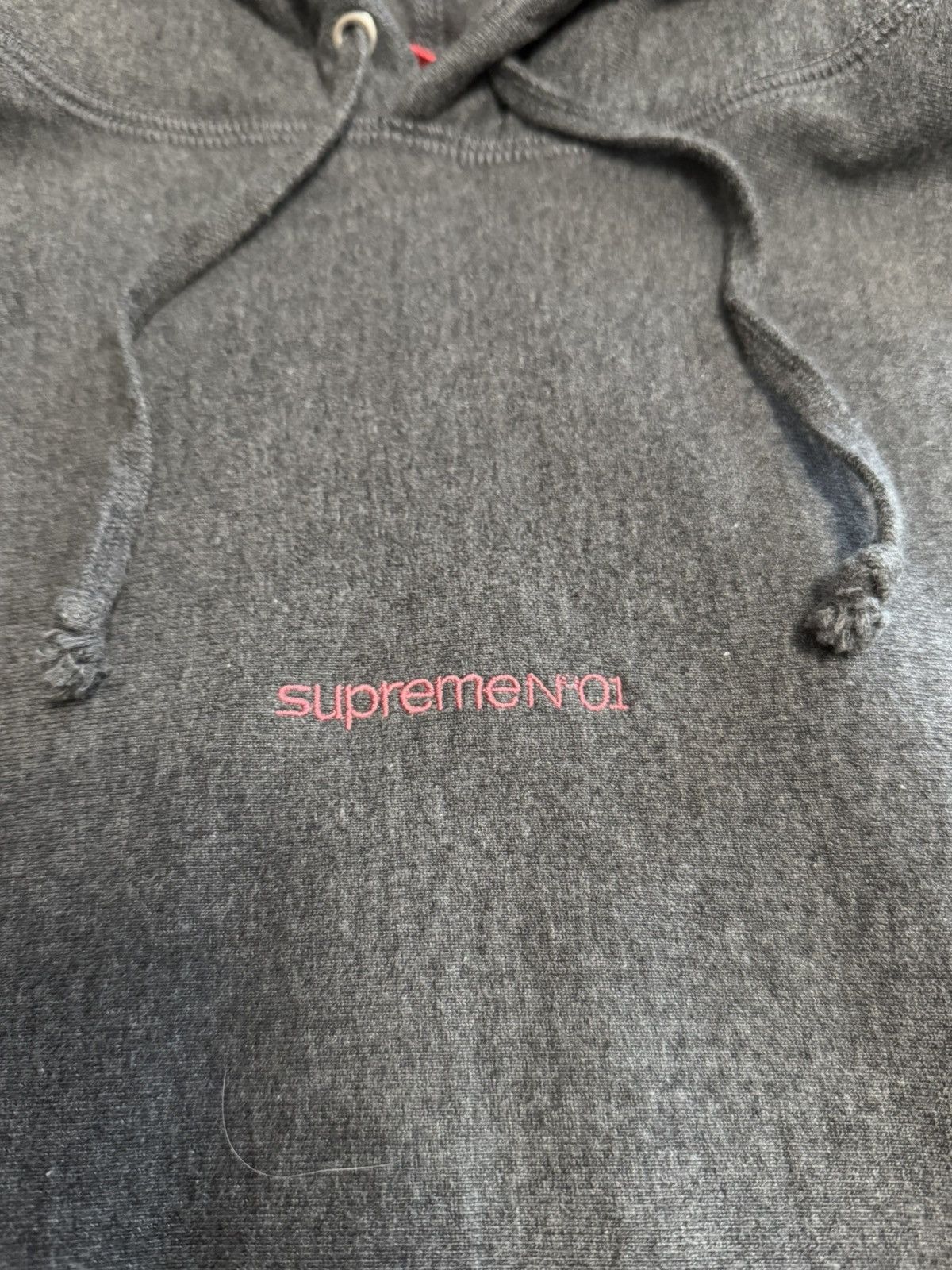 Supreme Gray Supreme Hoodie • Pink Logo Size US L / EU 52-54 / 3 - 4 Thumbnail