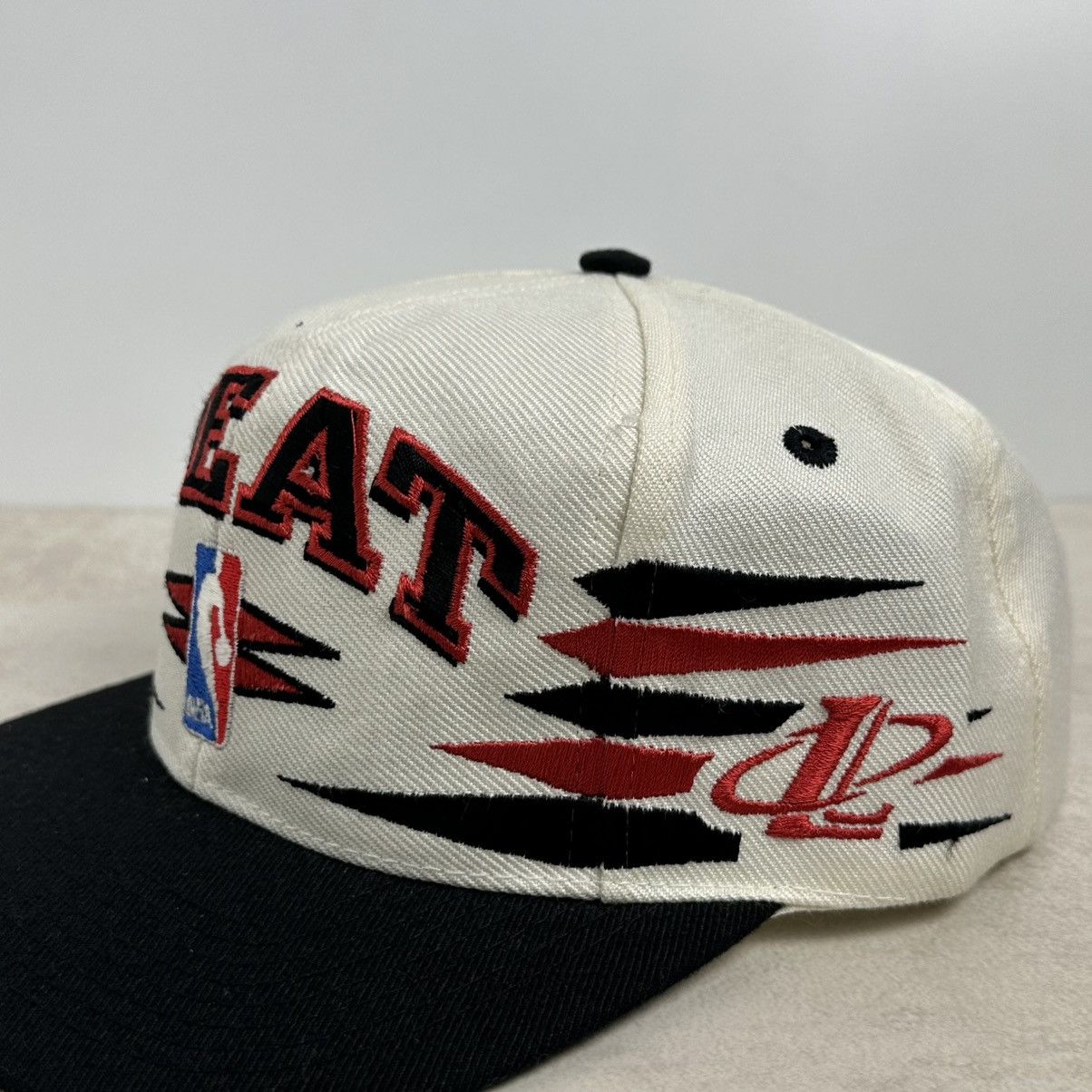 Logo Athletic × NBA × Vintage Vintage 90s Dcut Miami Heat Logo Athletics Hat Size ONE SIZE - 3 Thumbnail