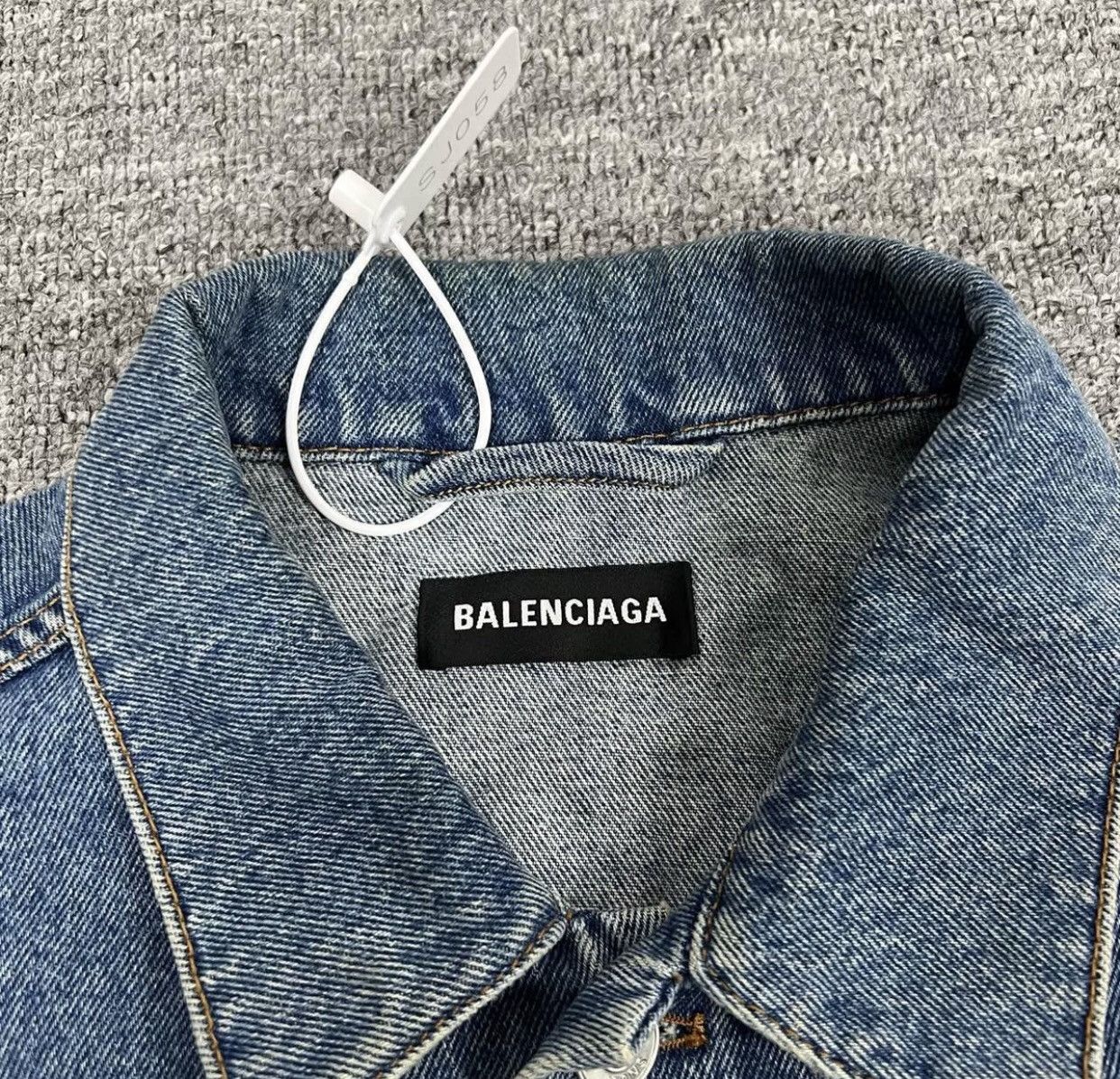 Balenciaga Balenciaga Seven-Language Washed Denim Jacket 2412-Nextarrow Size US M / EU 48-50 / 2 - 6 Thumbnail