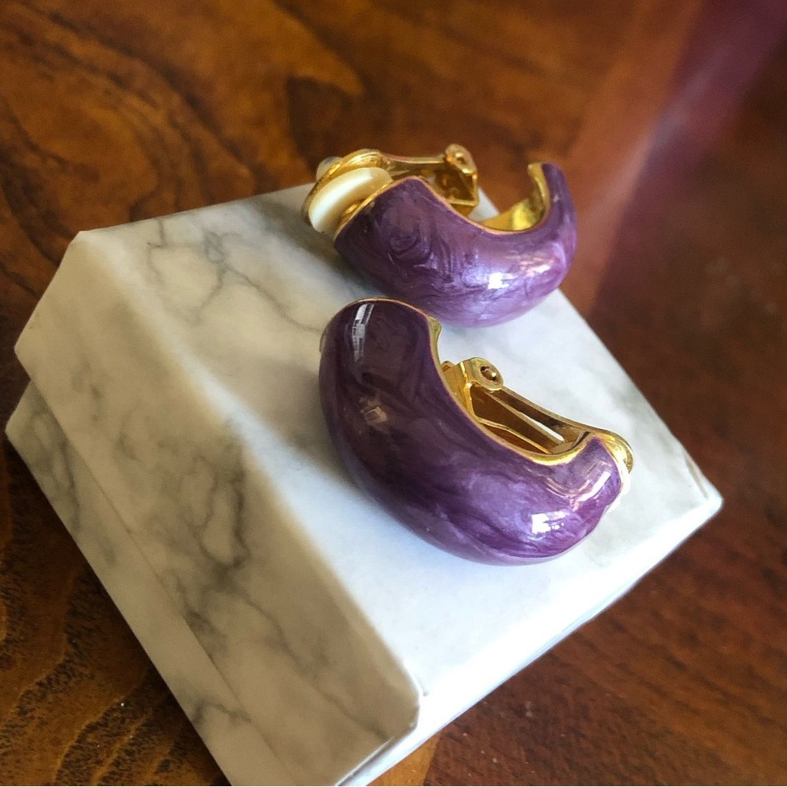Vintage Vintage KOKO signed purple swirl enamel clip on earrings Size ONE SIZE - 1 Thumbnail