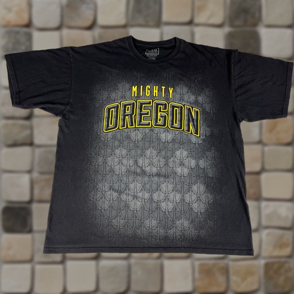 Vintage VINTAGE Men’s Mighty Oregon Graphic T-Shirt CSG Champs Sports Gear College 2XL Black Cotton Short Sleeve Crew Neck Size US XXL / EU 58 / 5 - 1 Thumbnail