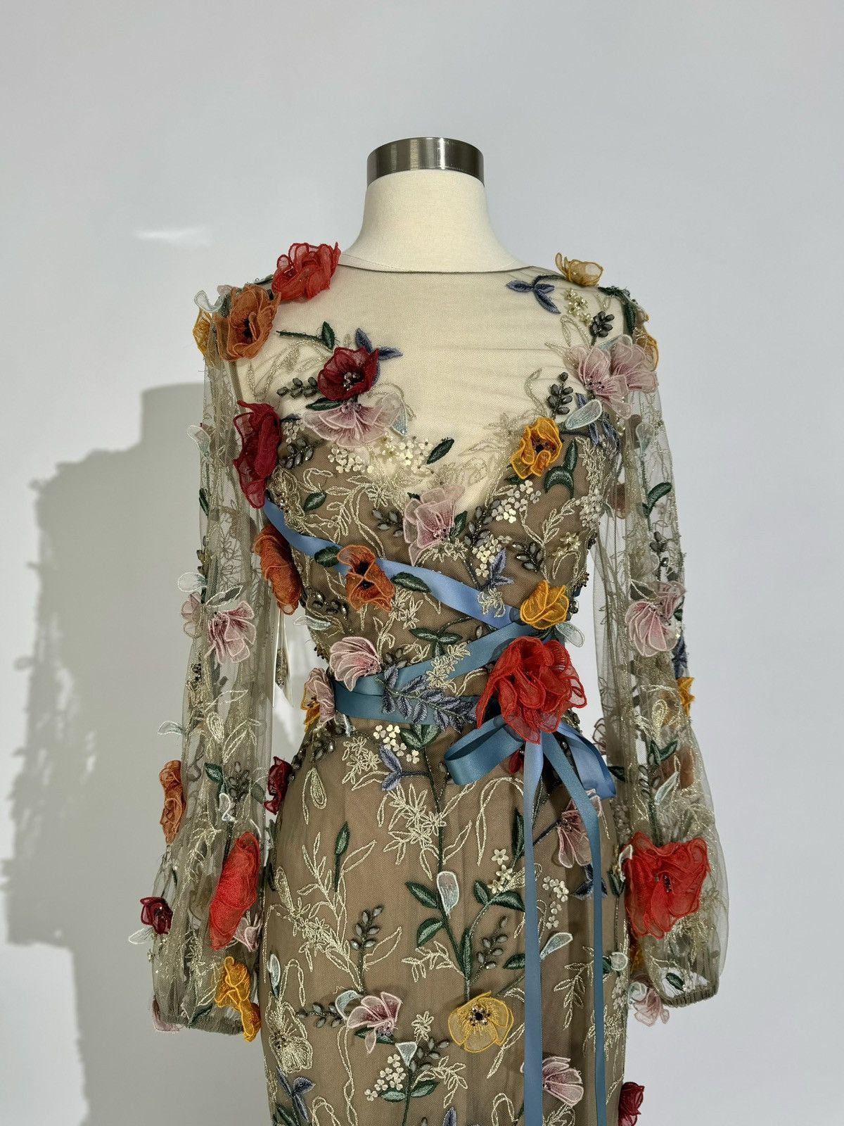 Marchesa Brand New US 8 MARCHESA Embroidered Organza Floral Gown Size M / US 6-8 / IT 42-44 - 3 Thumbnail