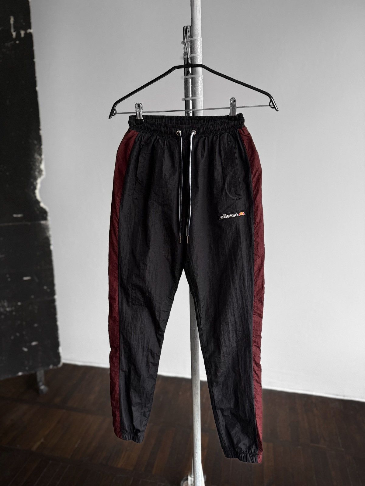 Ellesse Ellesse Womens Black Burgundy Nylon Track Pants Pockets Logo Size 27" / US 4 / IT 40 - 3 Thumbnail