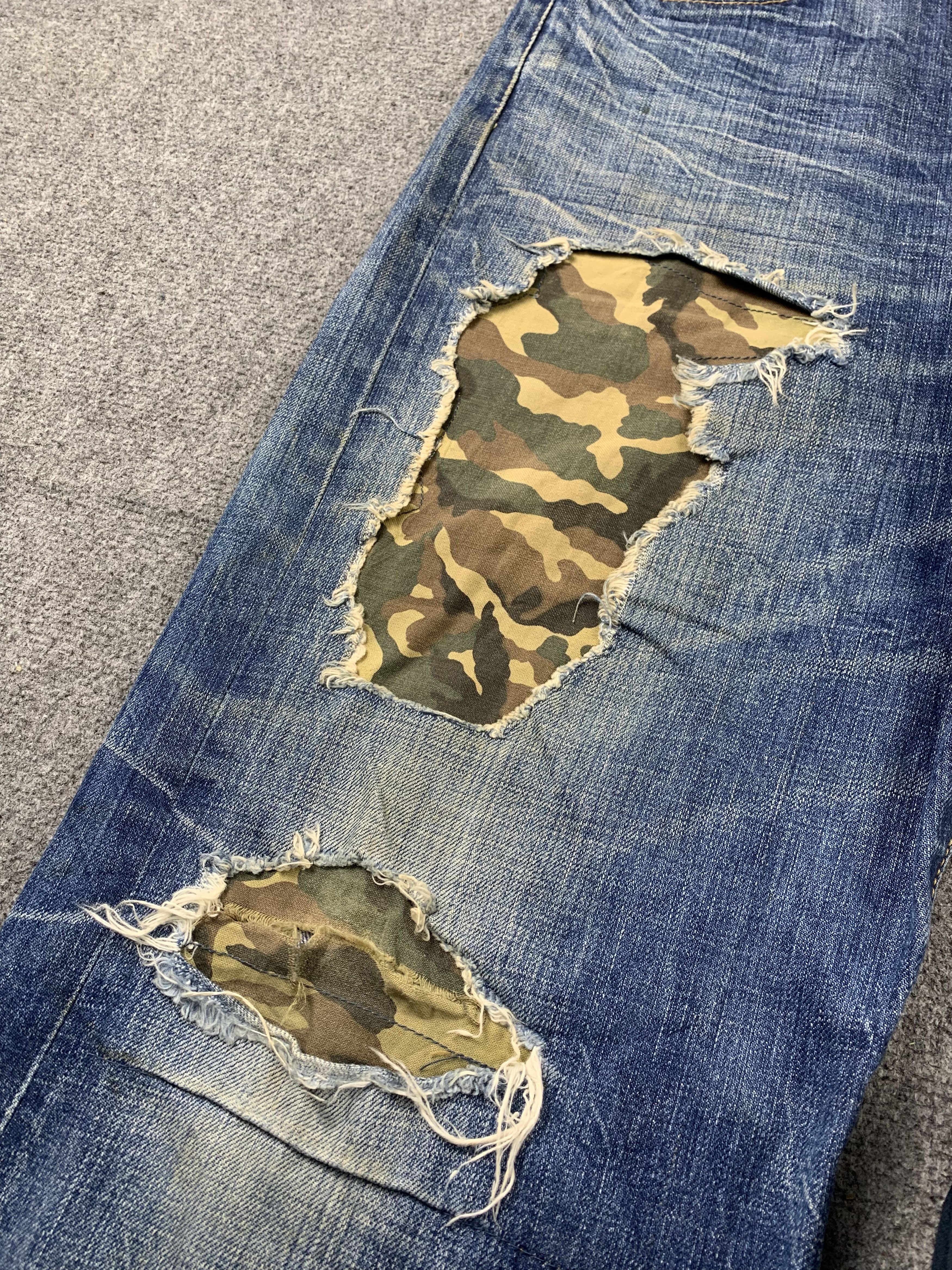 Vintage Distressed Levis 501 Faded Blue Jeans DP1975