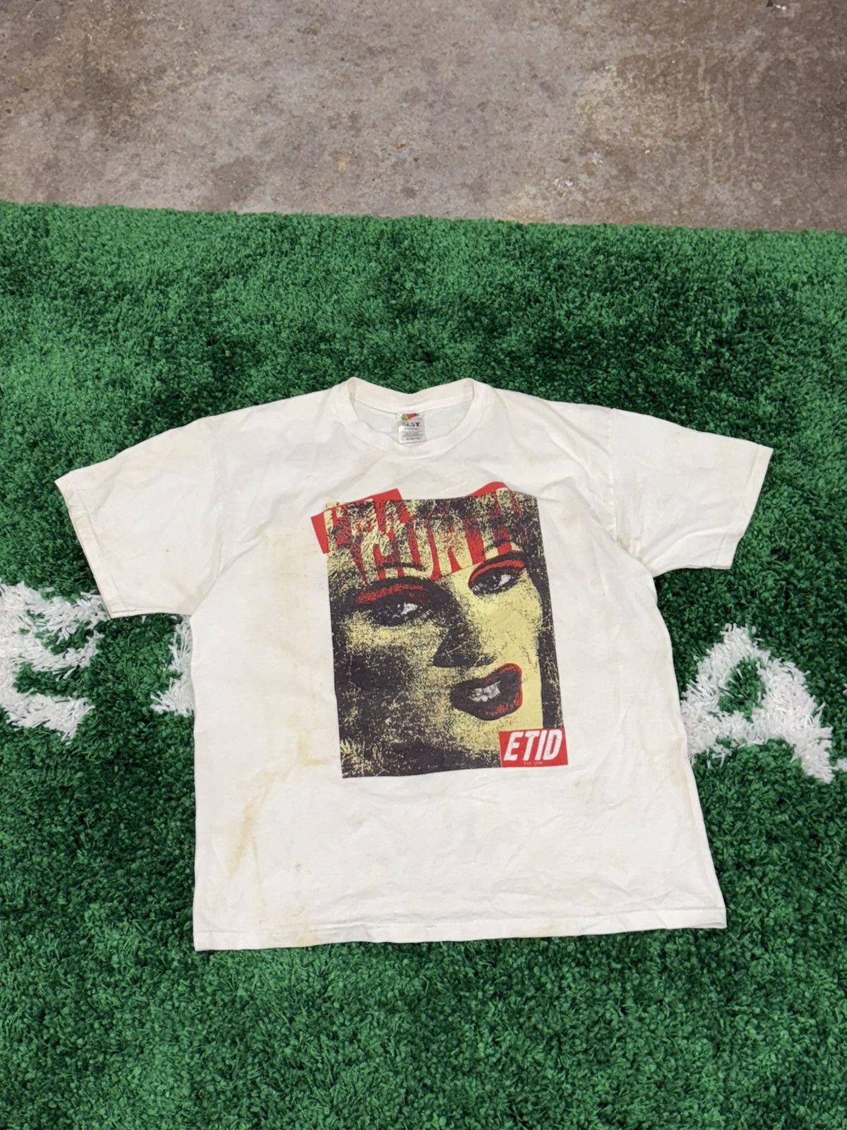 Vintage Vintage Destroyed Thrashed " Cunt " Tee White XL Obey ETID Size US XL / EU 56 / 4 - 5 Thumbnail