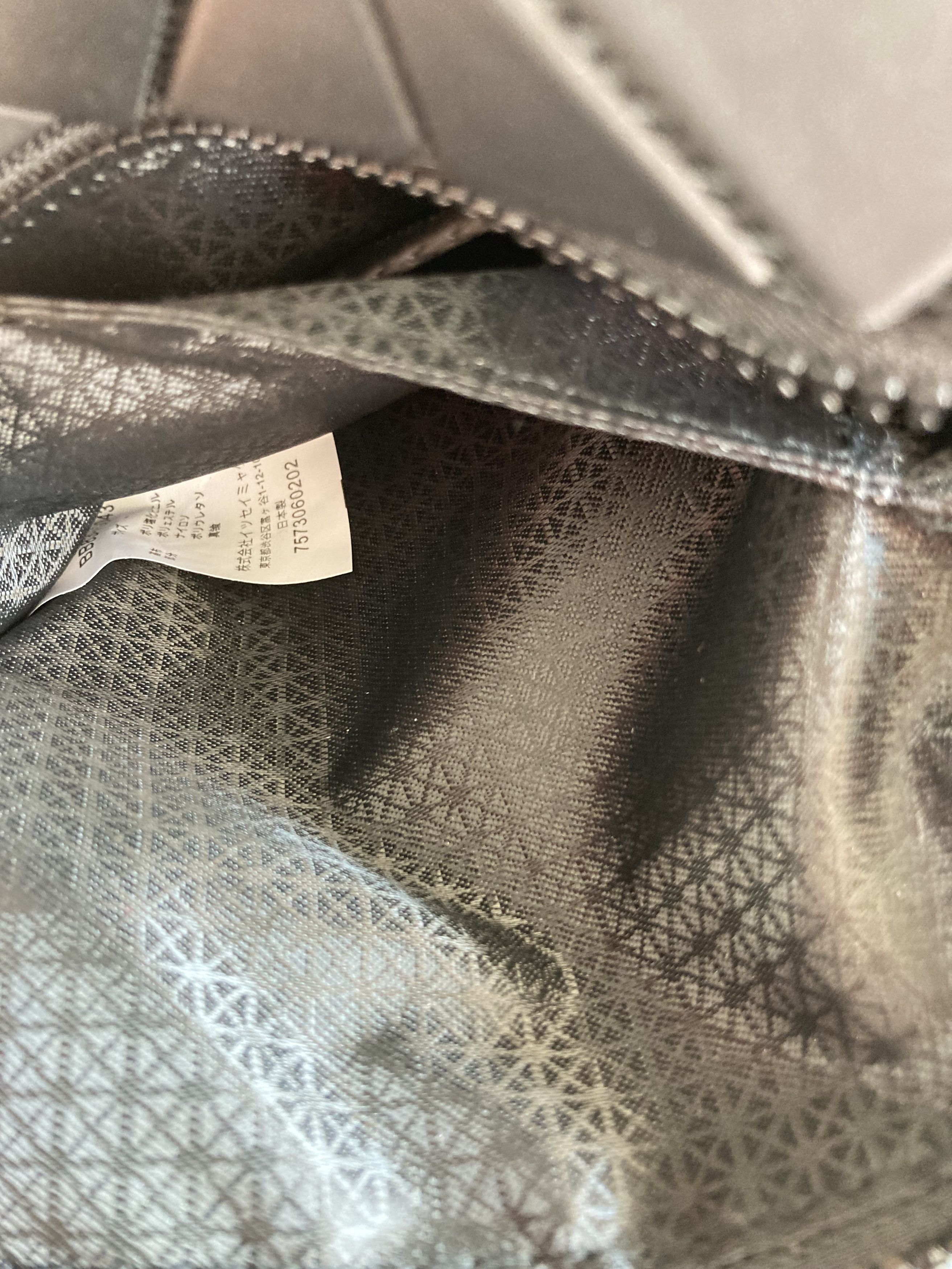 Issey Miyake ISSEY MIYAKE Cuboid Geo Zip Crossbody Bag Size ONE SIZE - 10 Thumbnail