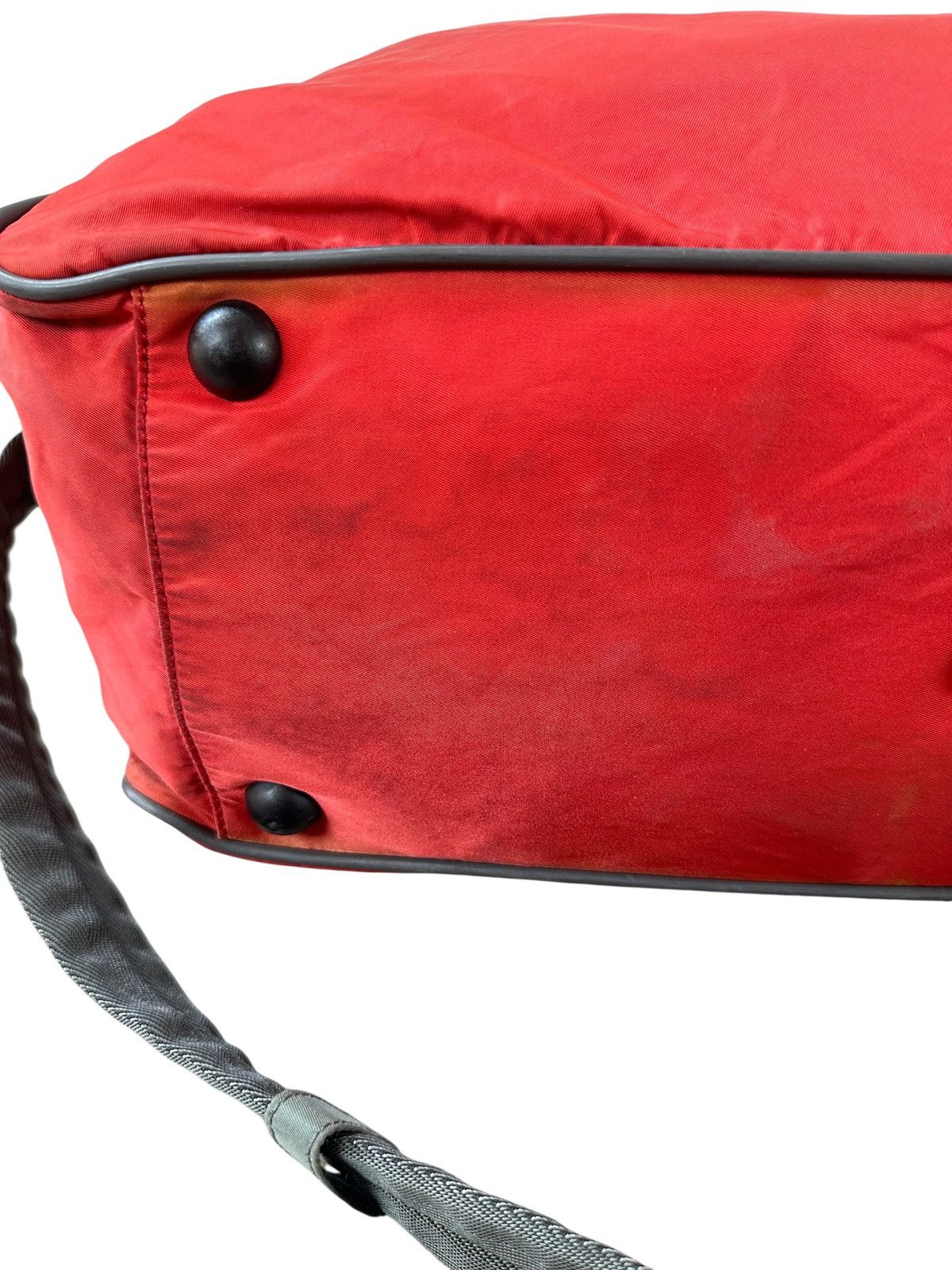 Prada Vtg Prada sport red nylon hand bag sun fadep Size ONE SIZE - 4 Thumbnail