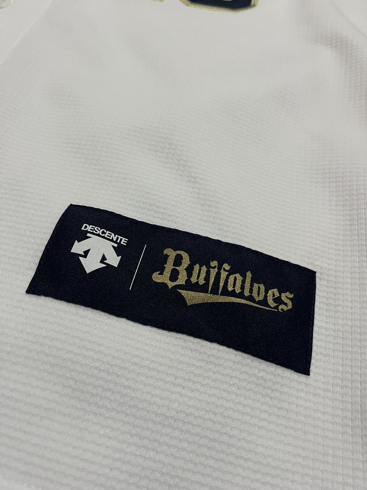 Descente Yoshinobu Yamamoto Orix Buffaloes Home Authentic Jersey Size US M / EU 48-50 / 2 - 4 Thumbnail