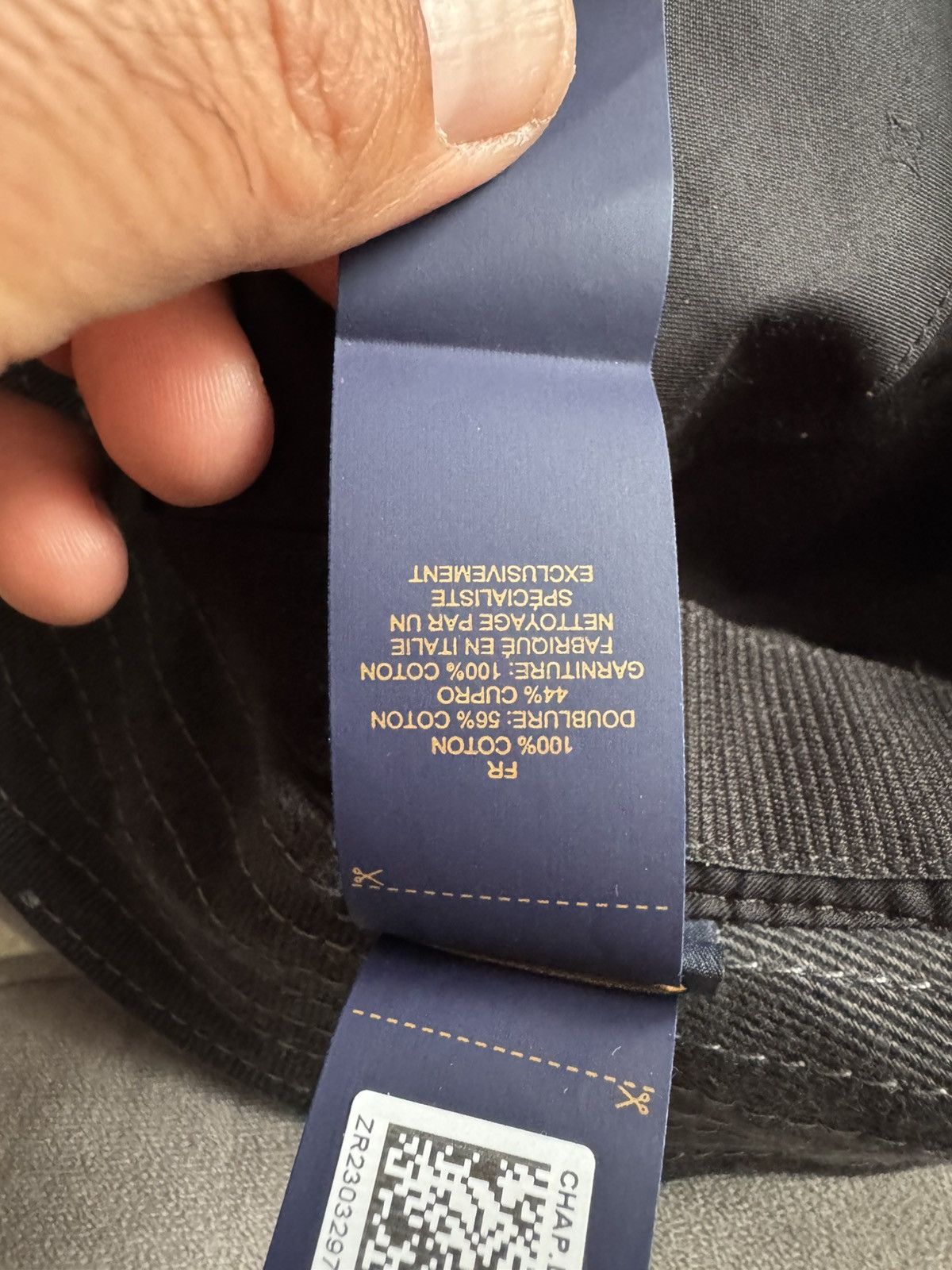 Louis Vuitton LOUIS VUITTON bucket hat study all photos and description Size ONE SIZE - 20 Thumbnail