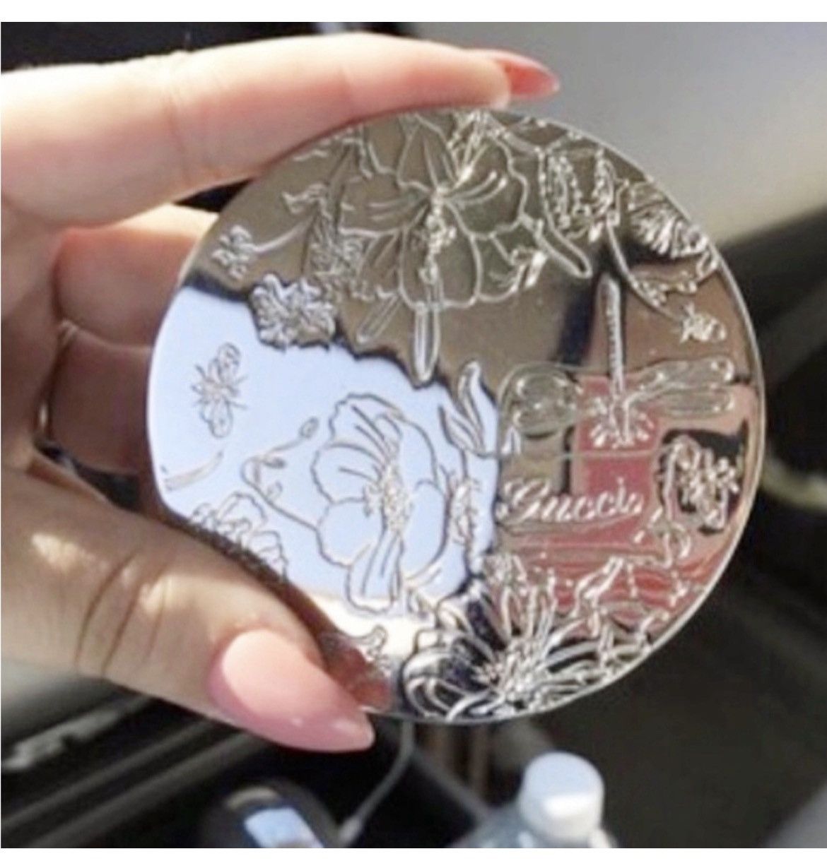 Gucci Authentic Gucci Floral Silver Toned Hand Bag Mirror Size ONE SIZE - 1 Thumbnail