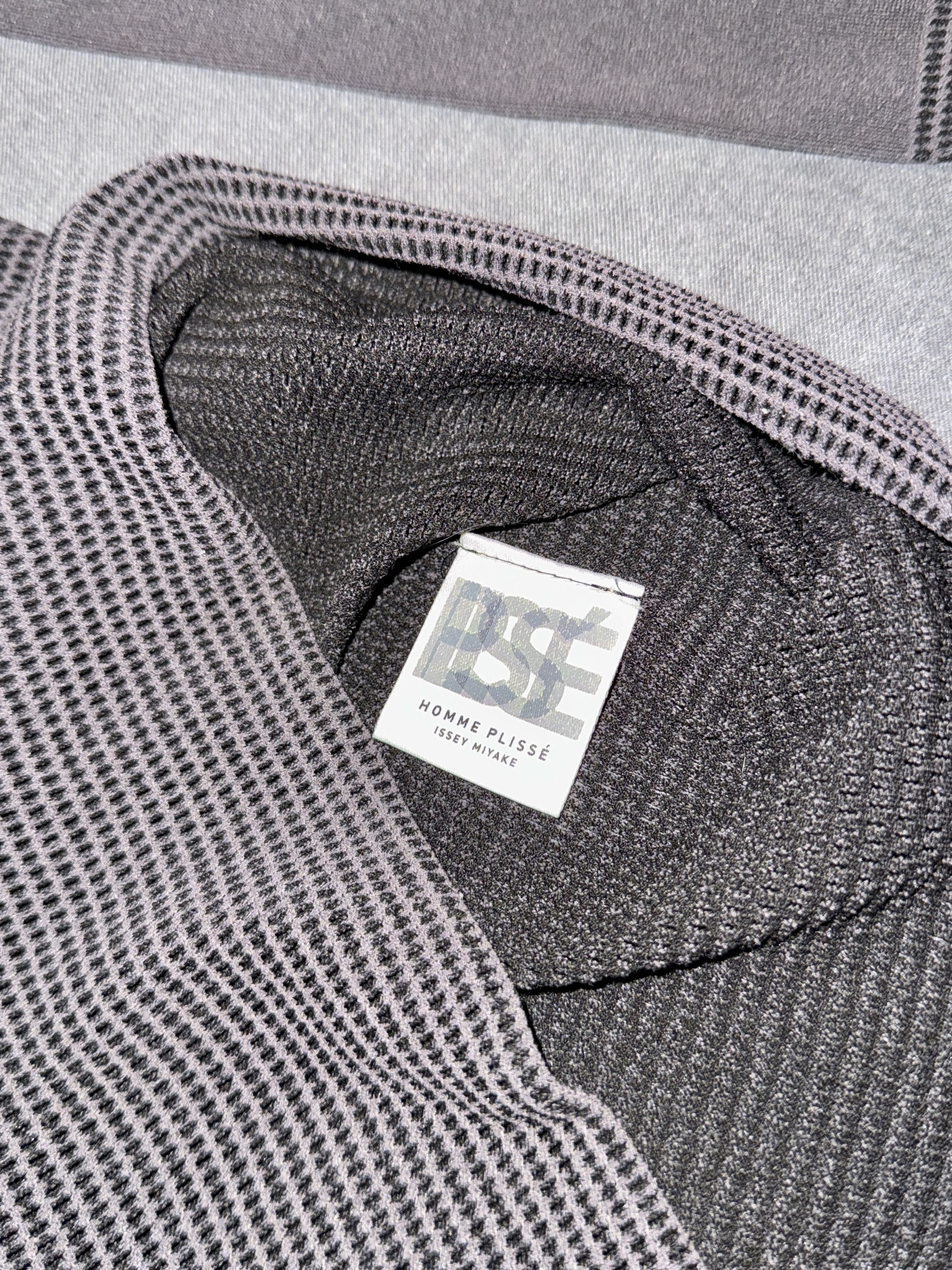 Homme Plisse Issey Miyake Homme Plisse Issey Miyake Unisex Top Size US S / EU 44-46 / 1 - 3 Thumbnail